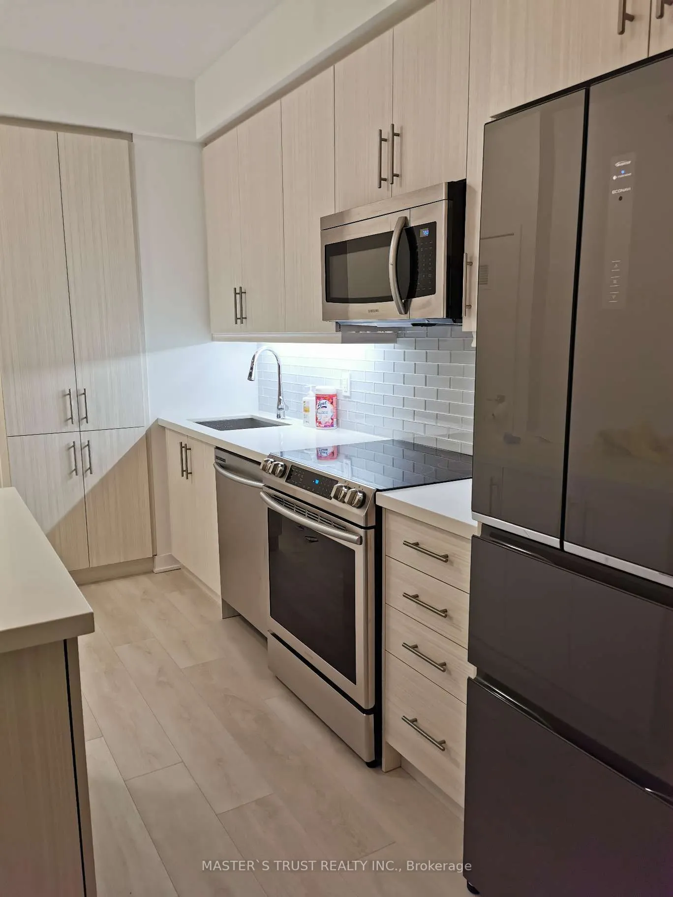 75 Oneida Crescent, #402