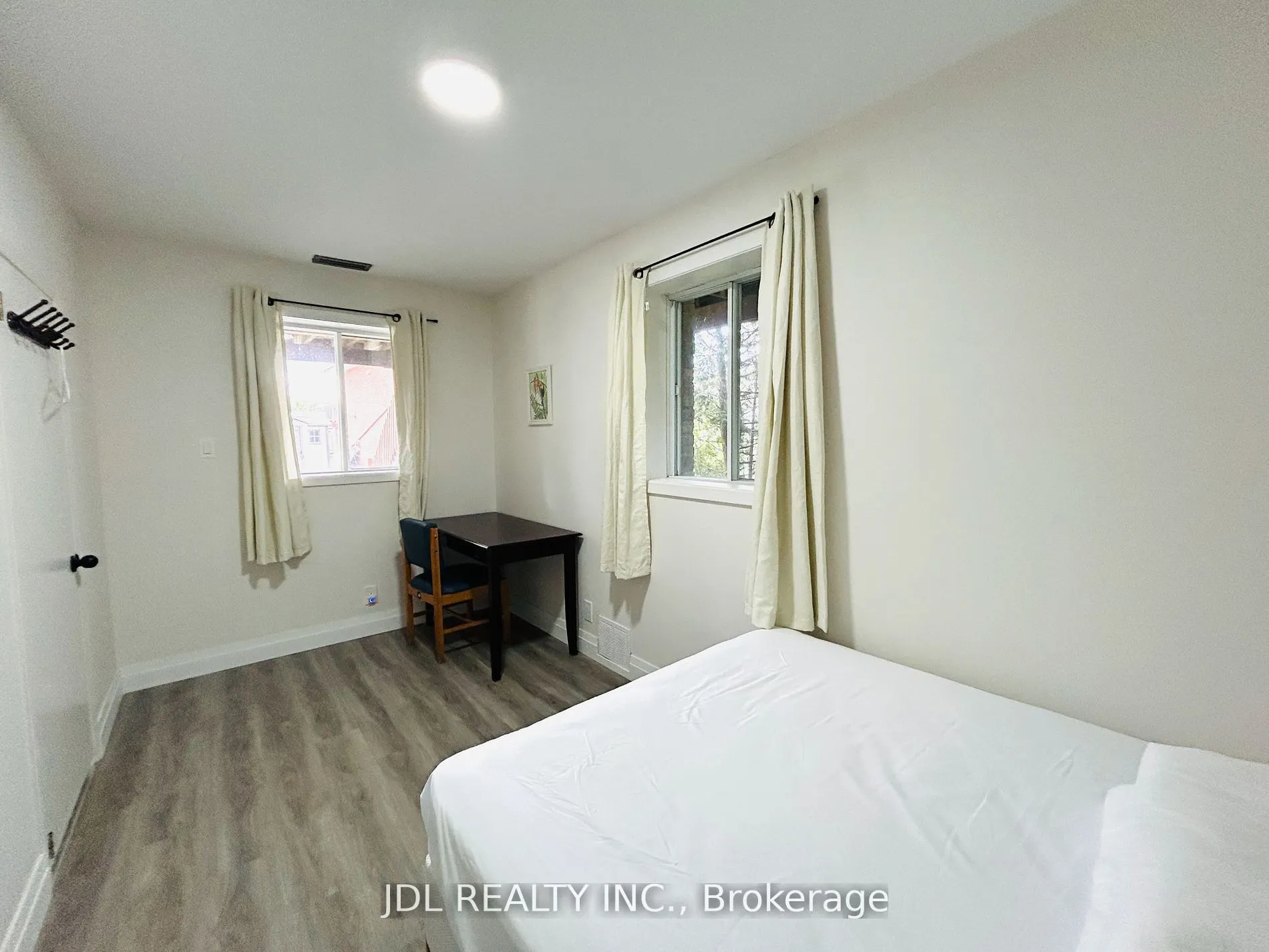 11 Red Robin Road