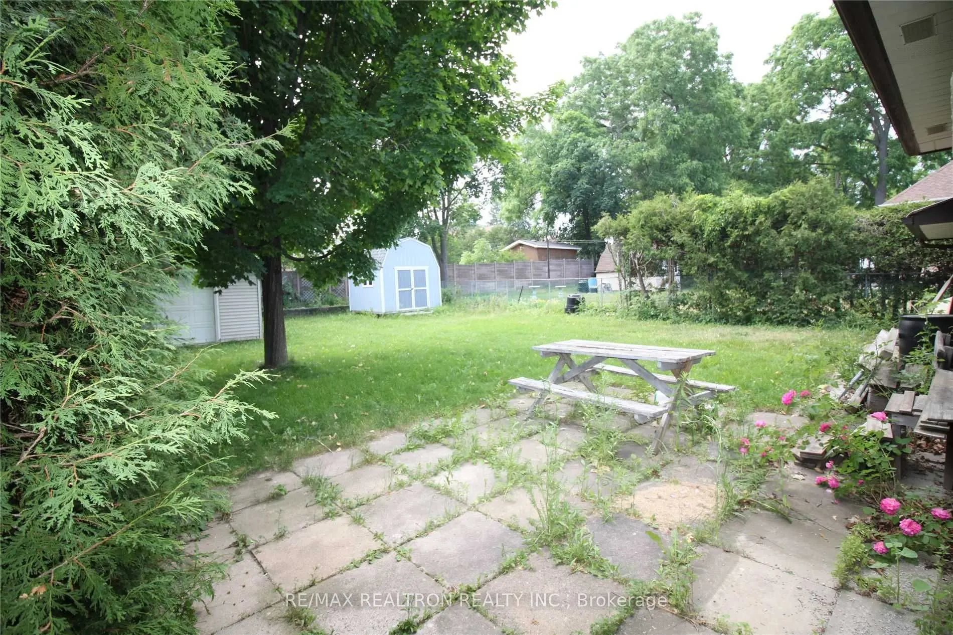 180 Church Street S