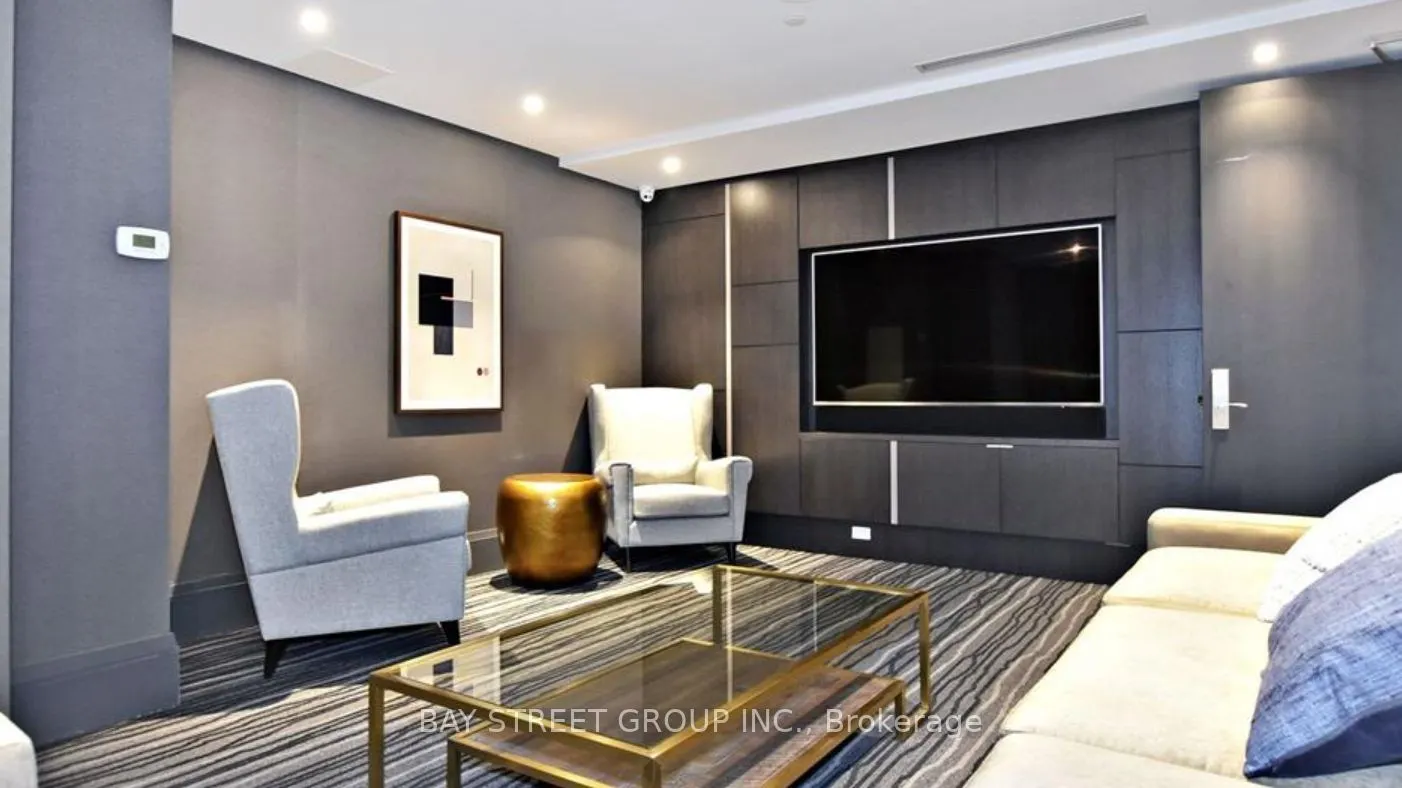20 Fred Varley Drive, #215