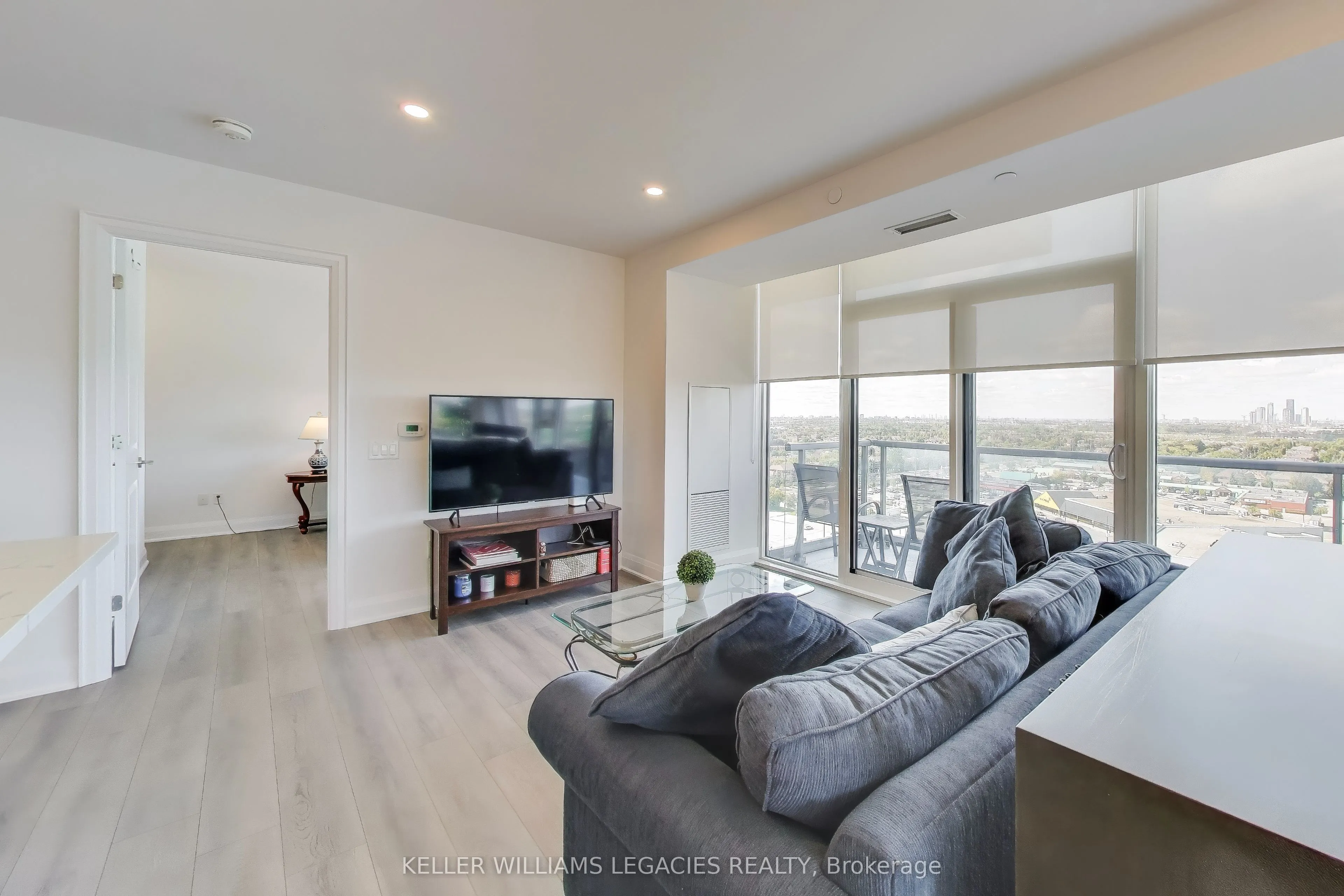 10 Gatineau Drive, #1405