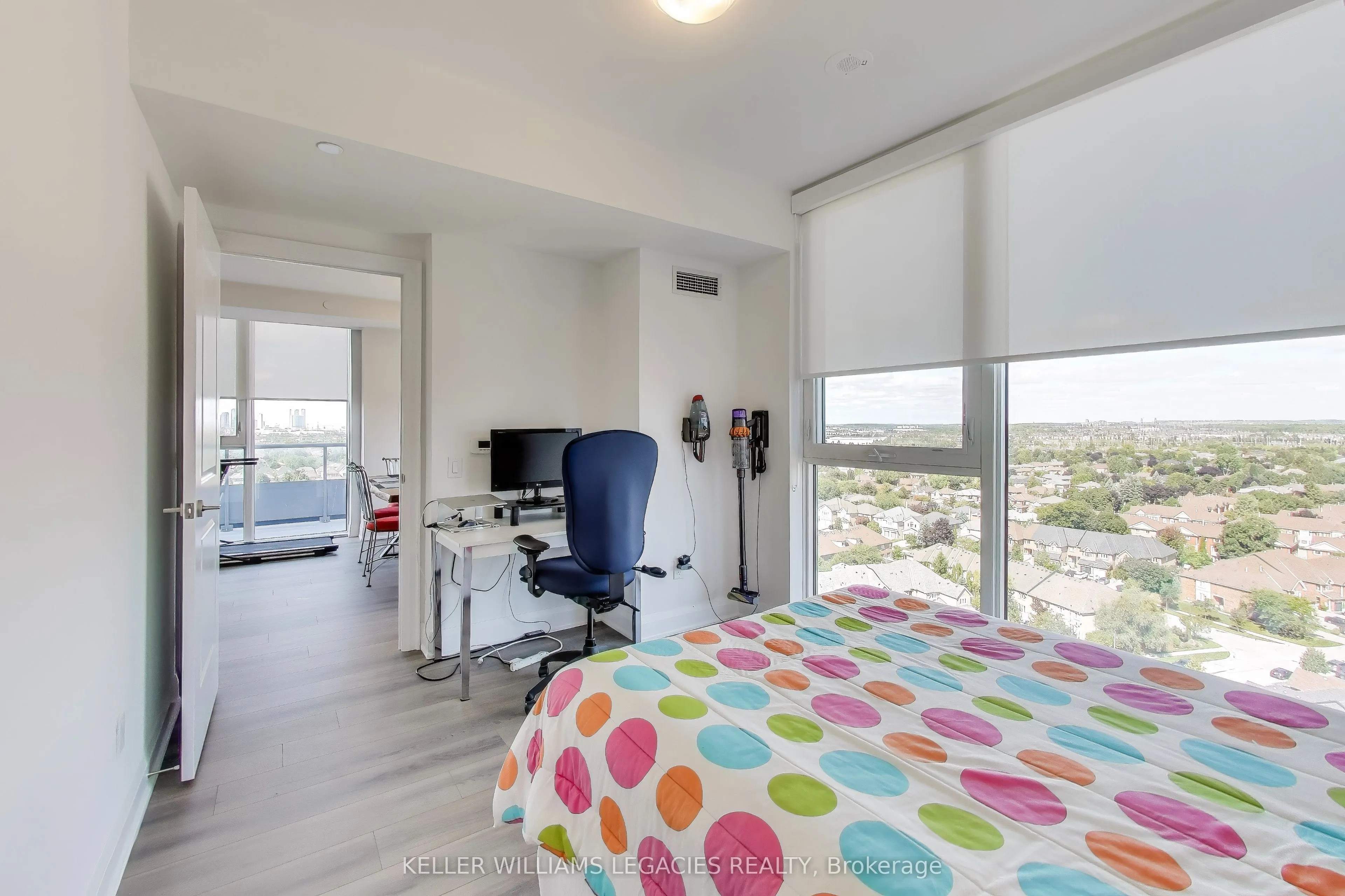 10 Gatineau Drive, #1405