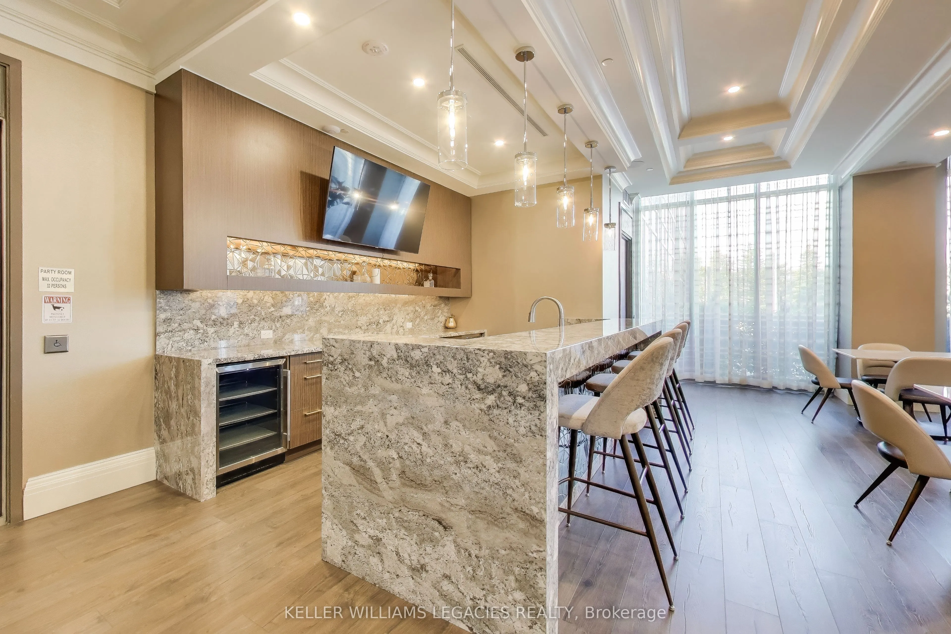 10 Gatineau Drive, #1405