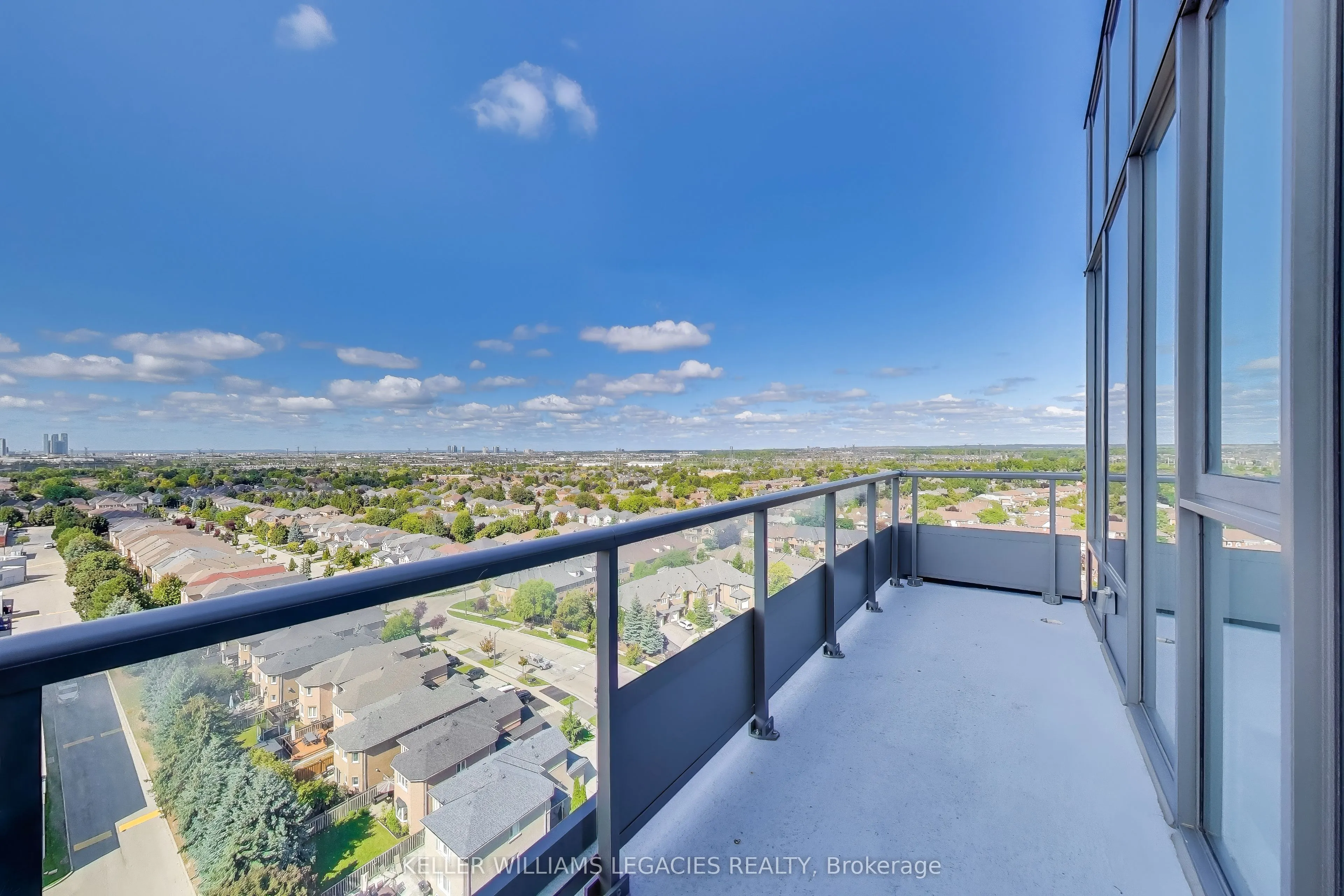 10 Gatineau Drive, #1405