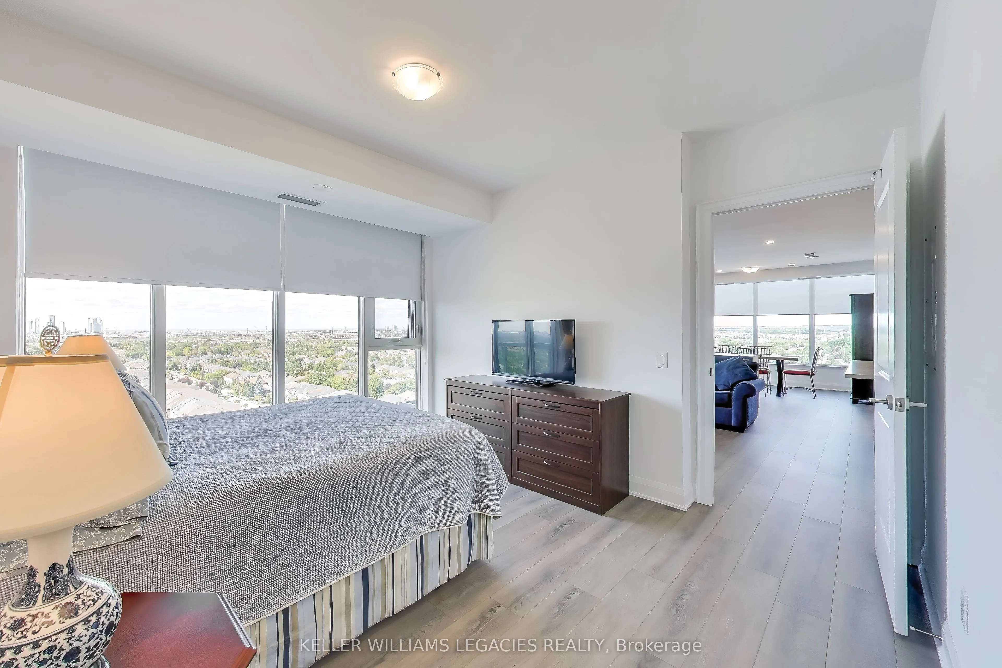 10 Gatineau Drive, #1405