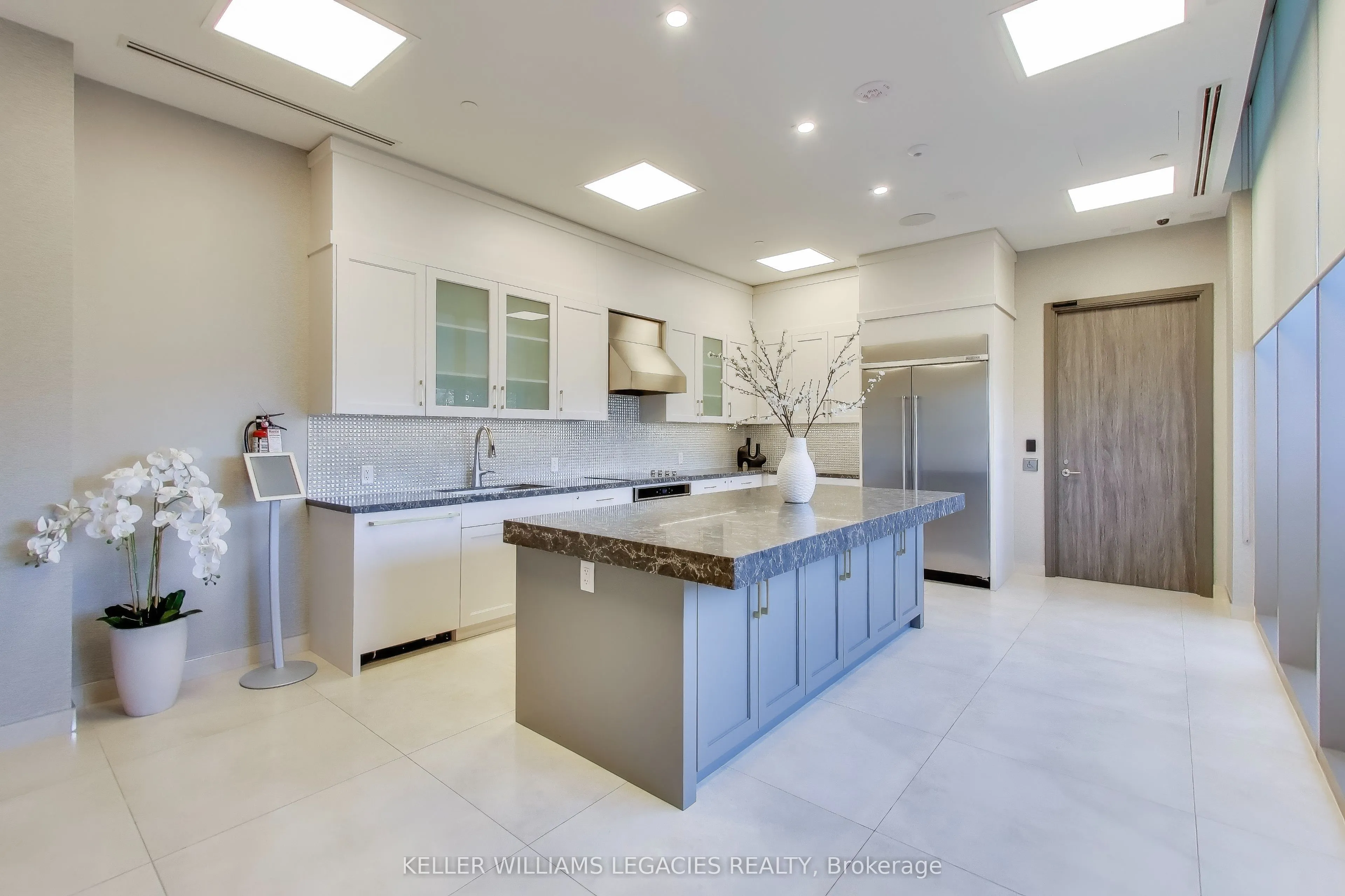10 Gatineau Drive, #1405