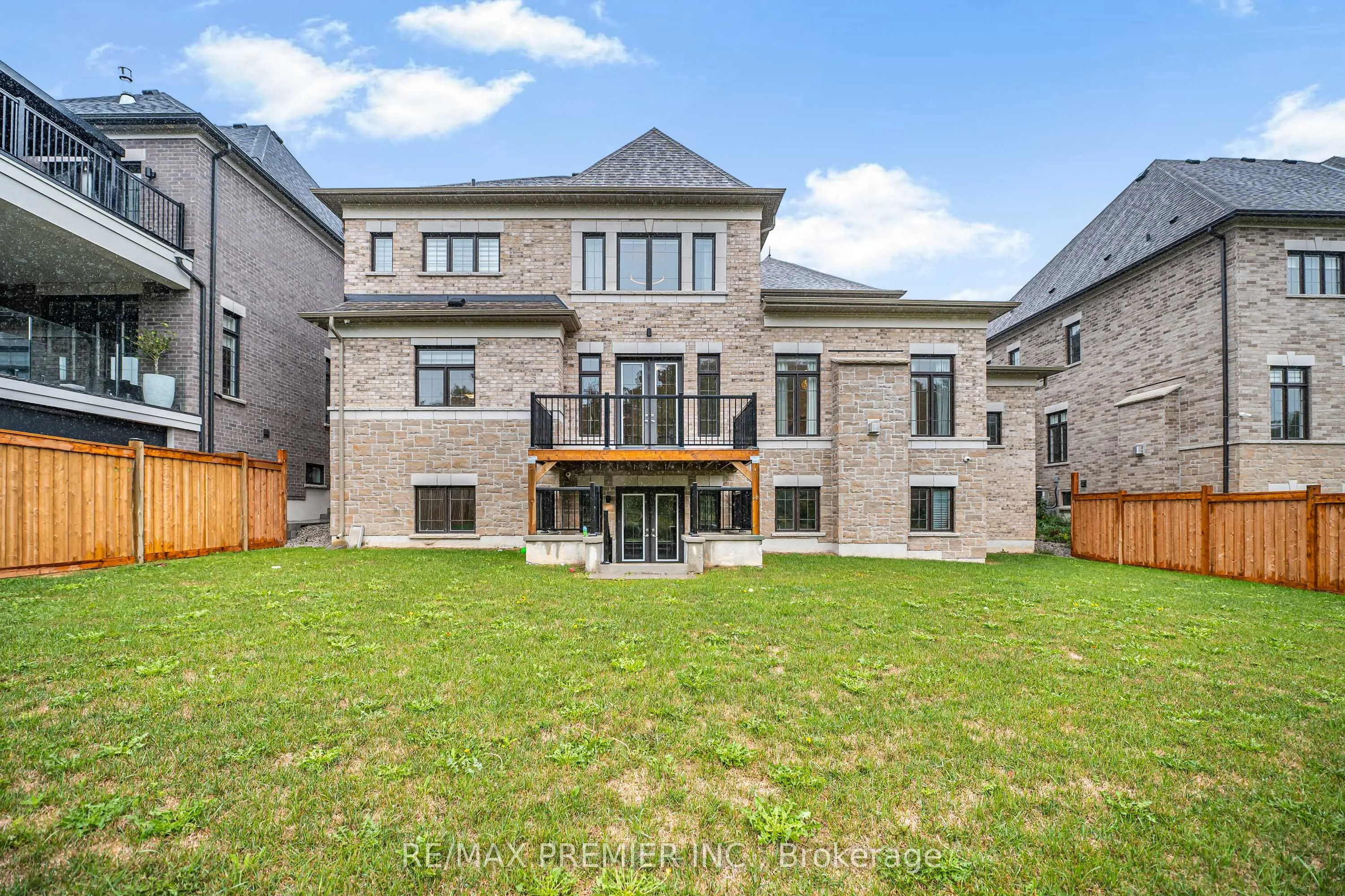 30 Enclave Court