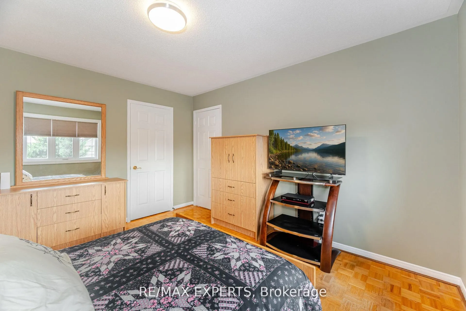21 Williamsburg Lane