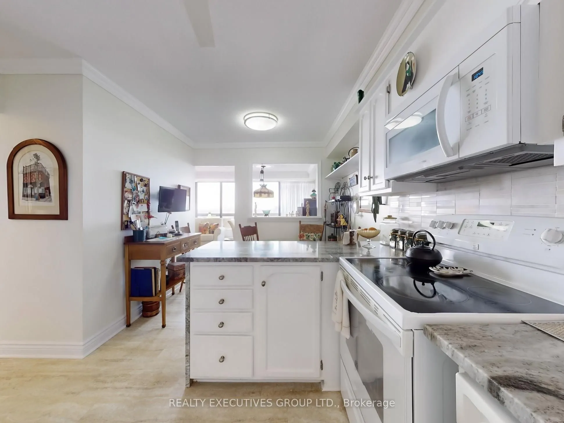 8111 Yonge Street, #1701