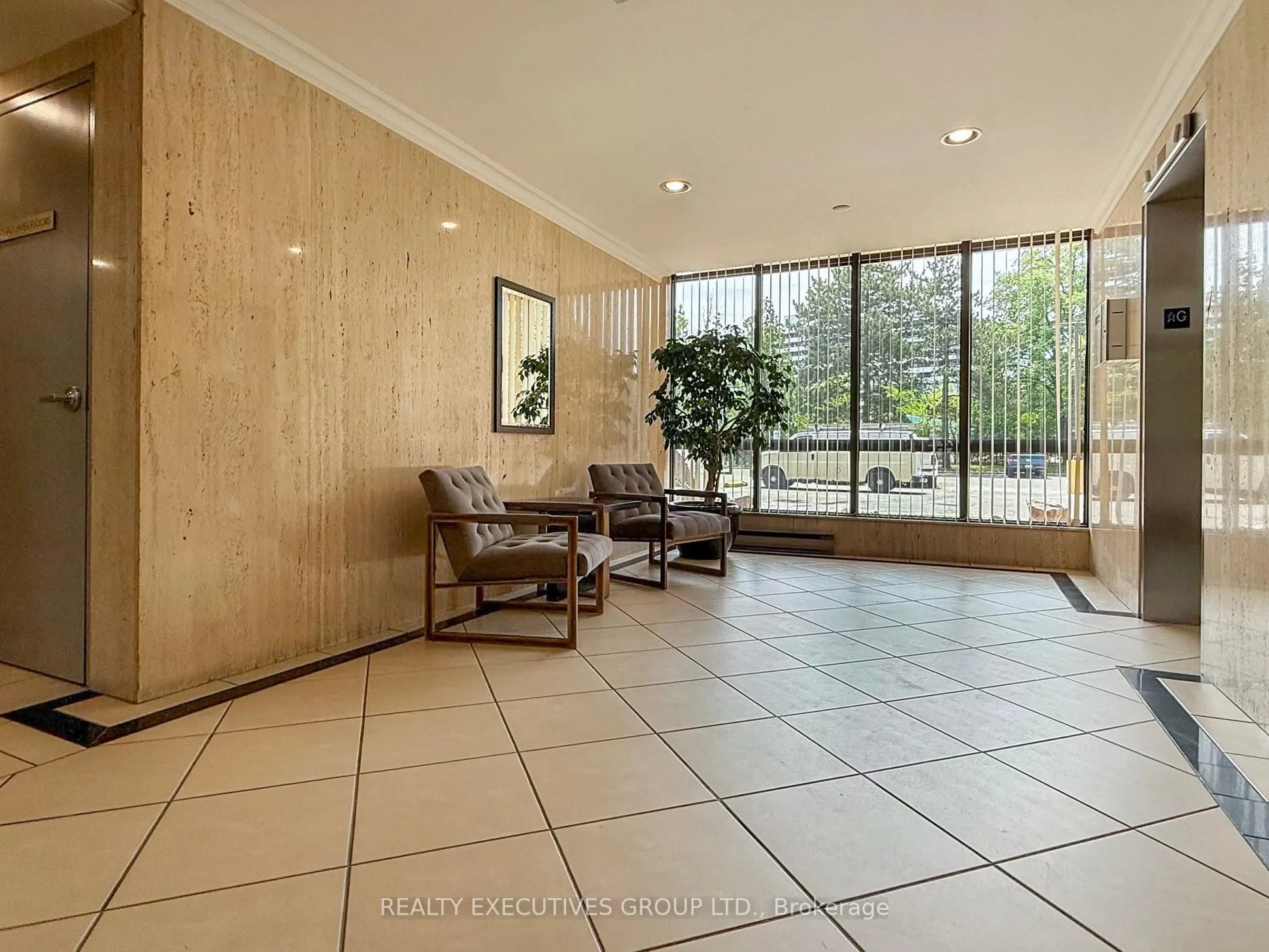 8111 Yonge Street, #1701