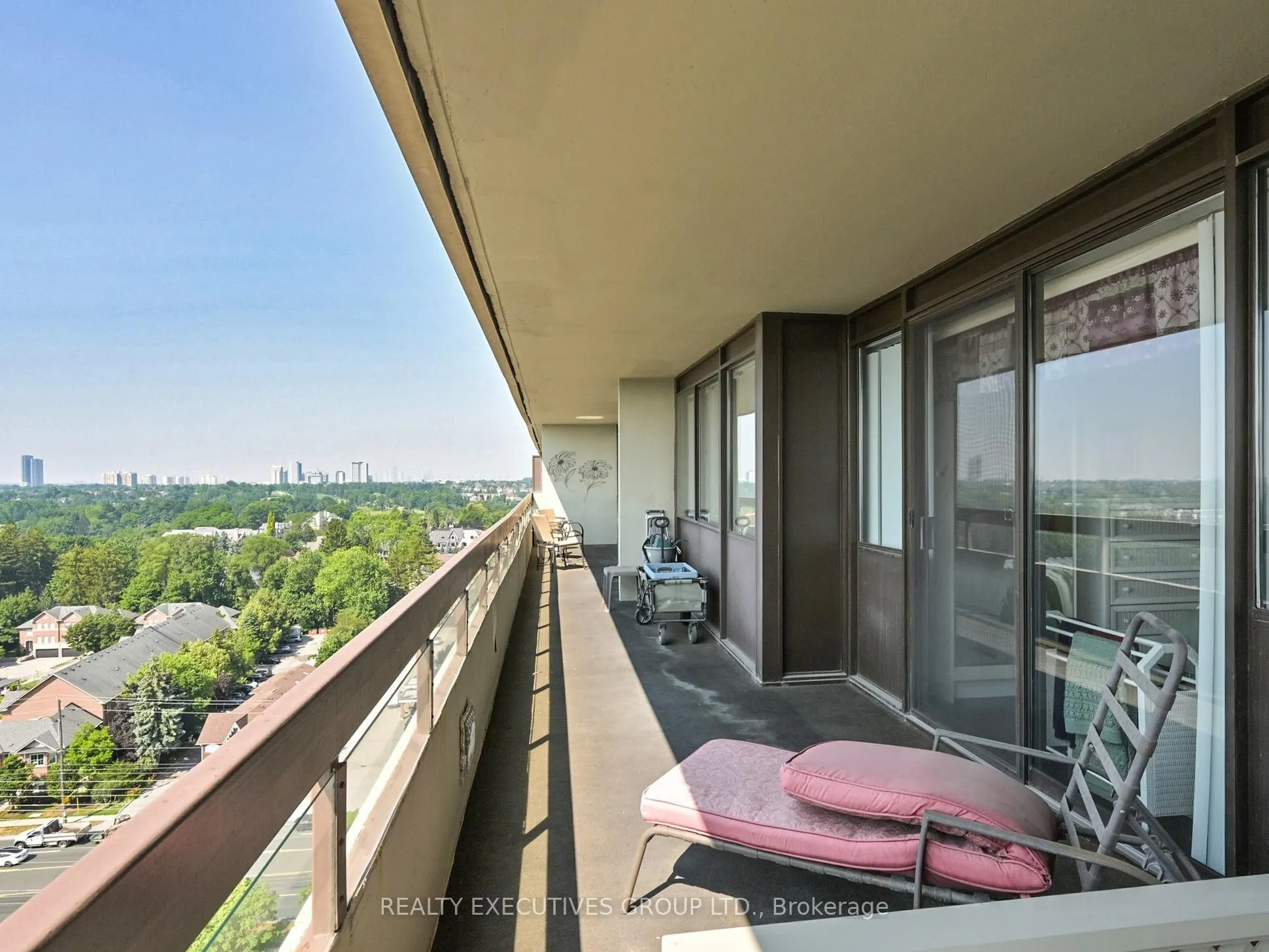 8111 Yonge Street, #1701