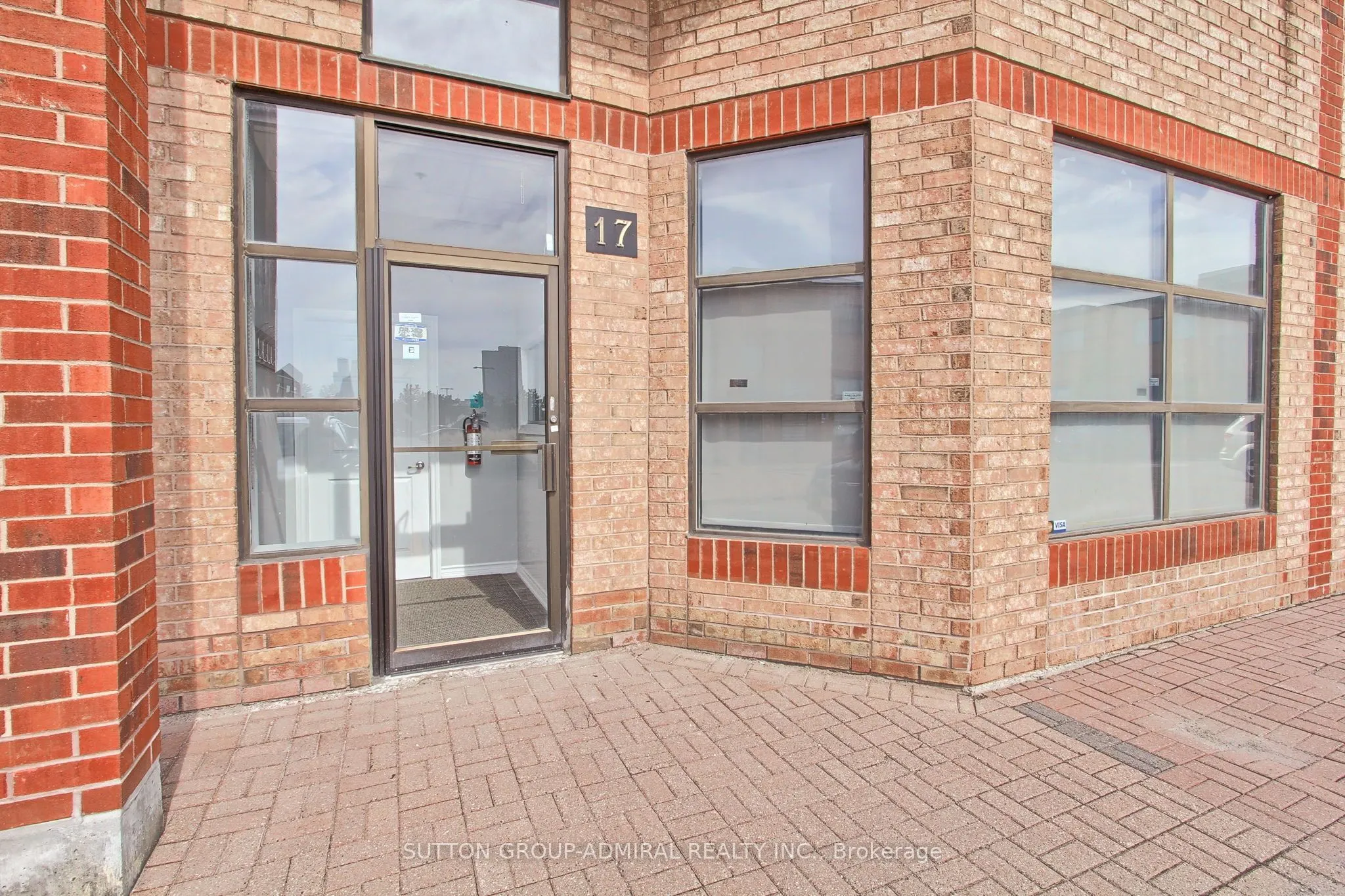 160 Applewood Crescent, #17