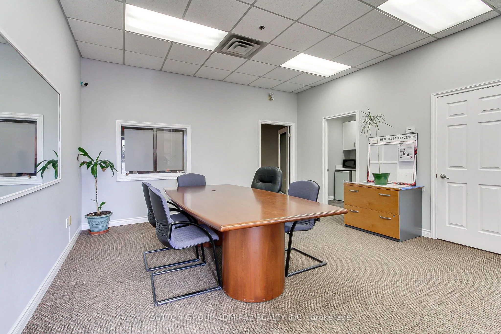 160 Applewood Crescent, #17