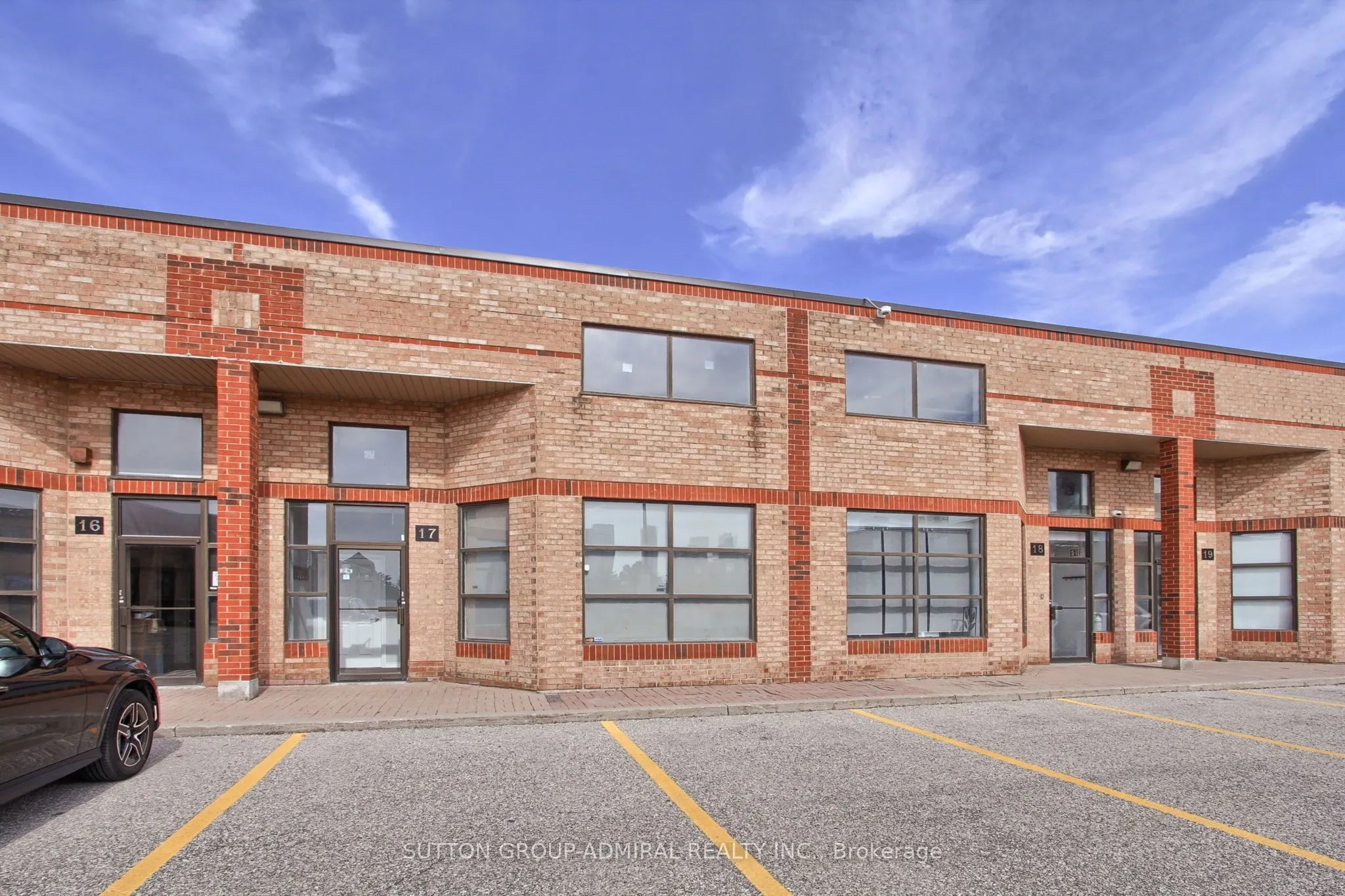 160 Applewood Crescent, #17