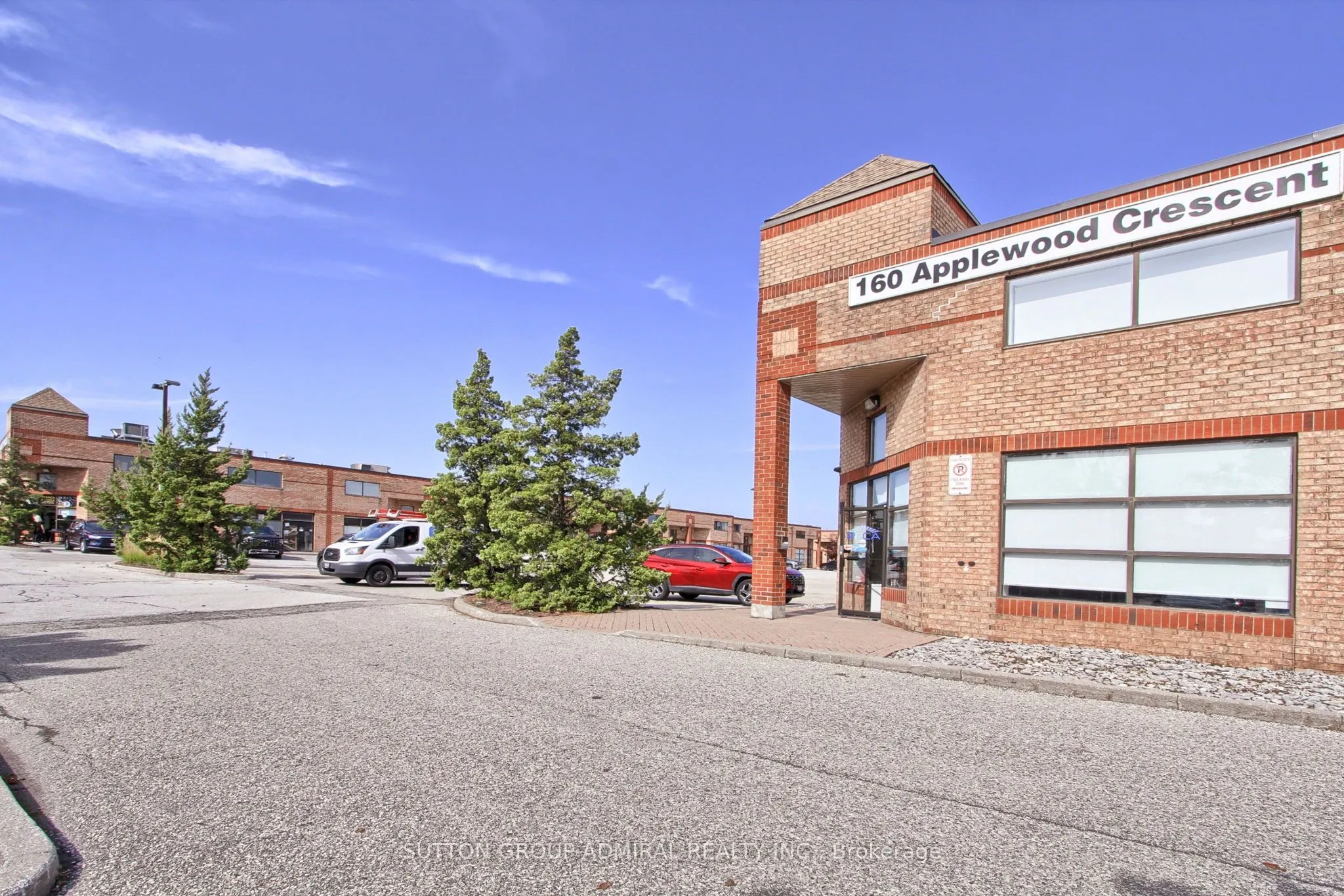 160 Applewood Crescent, #17