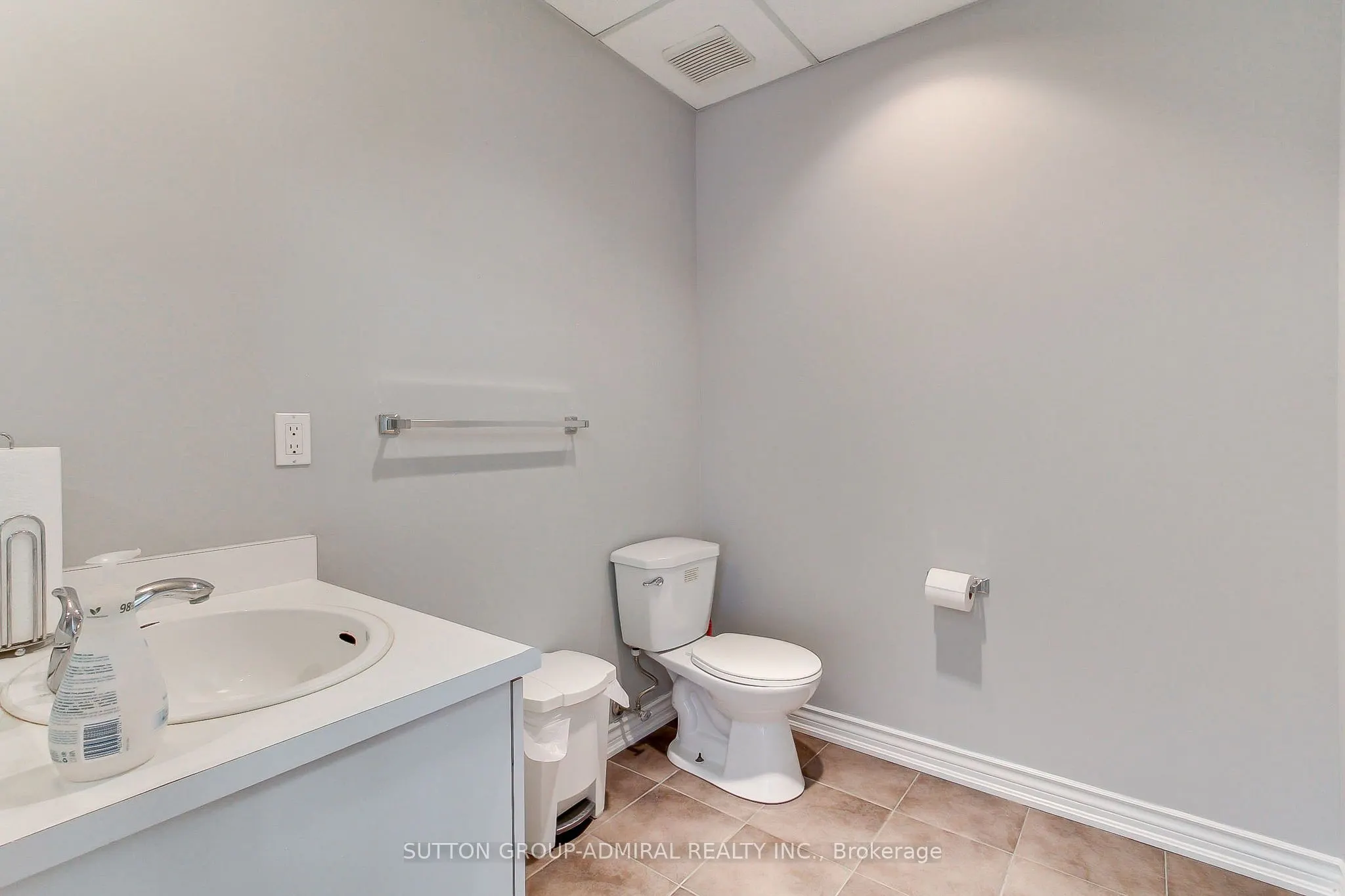 160 Applewood Crescent, #17