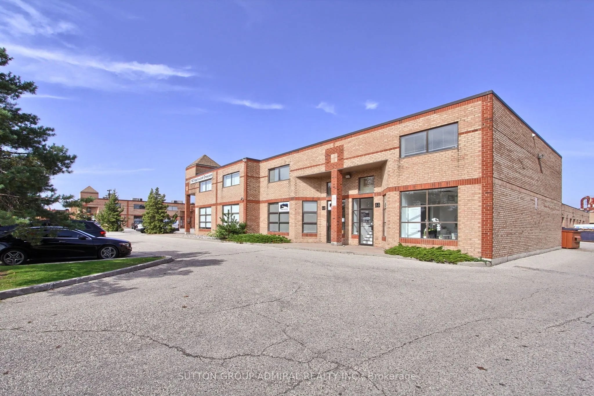 160 Applewood Crescent, #17