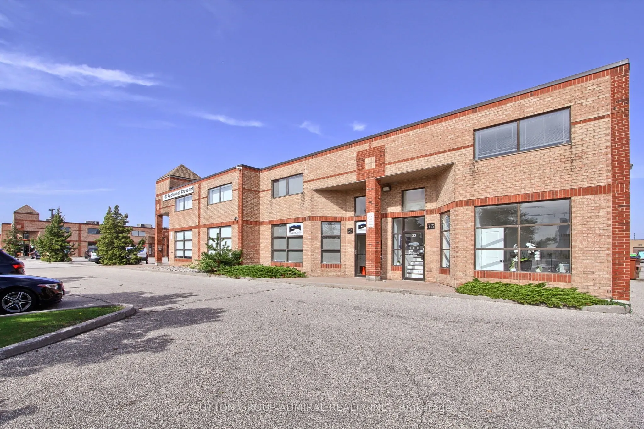 160 Applewood Crescent, #17