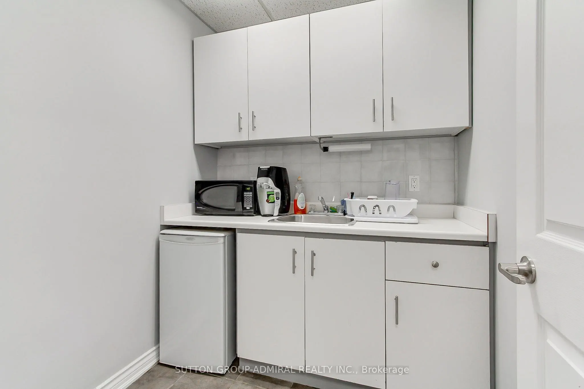 160 Applewood Crescent, #17