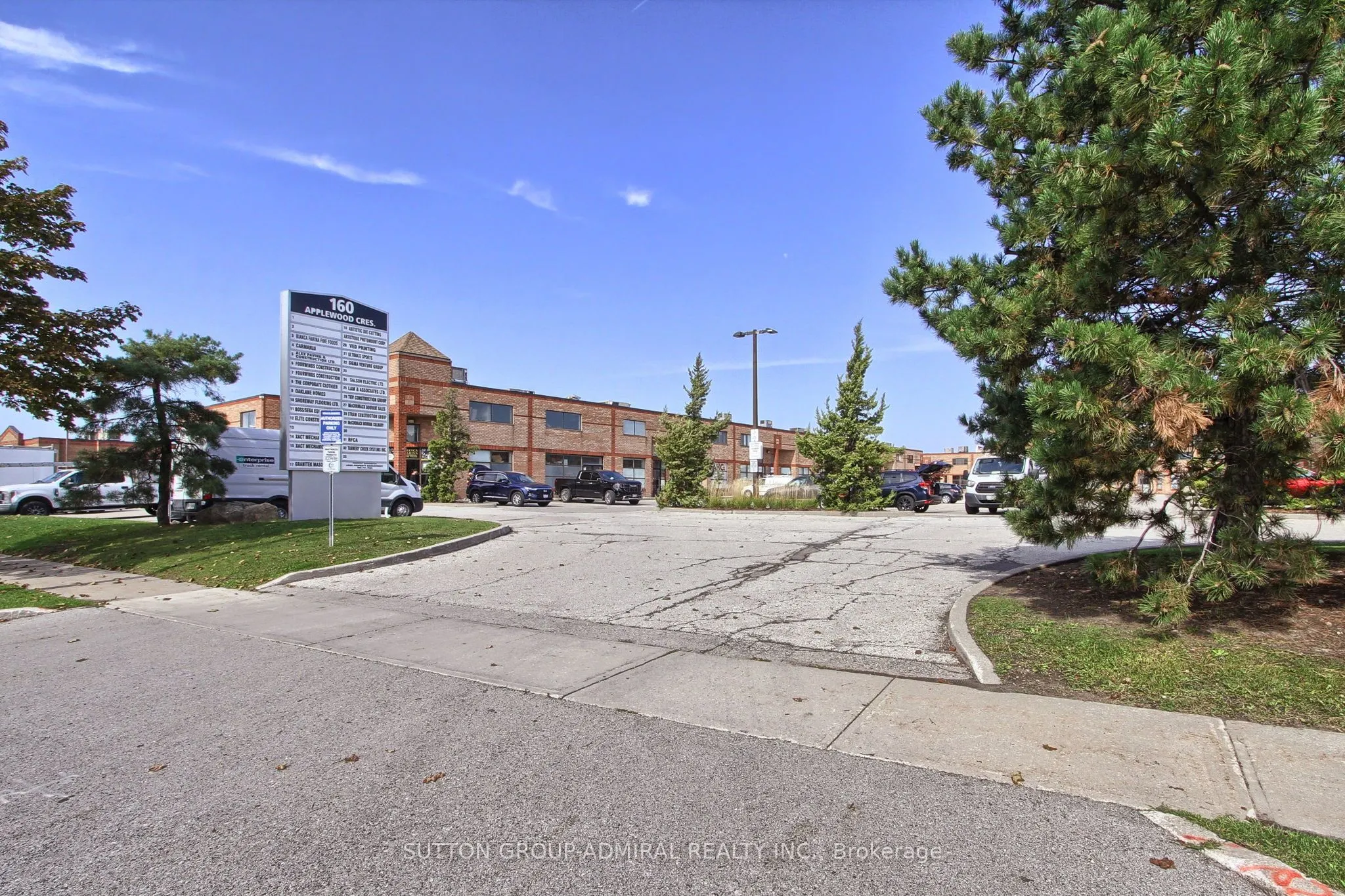 160 Applewood Crescent, #17