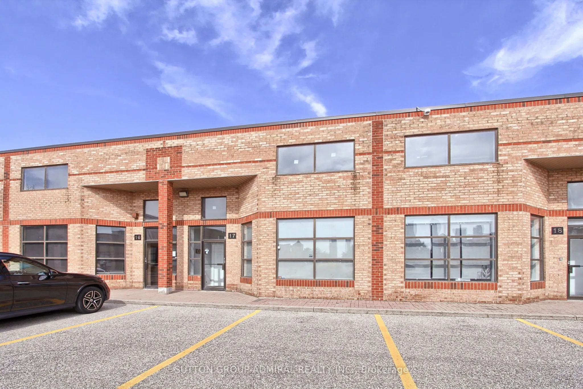 160 Applewood Crescent, #17