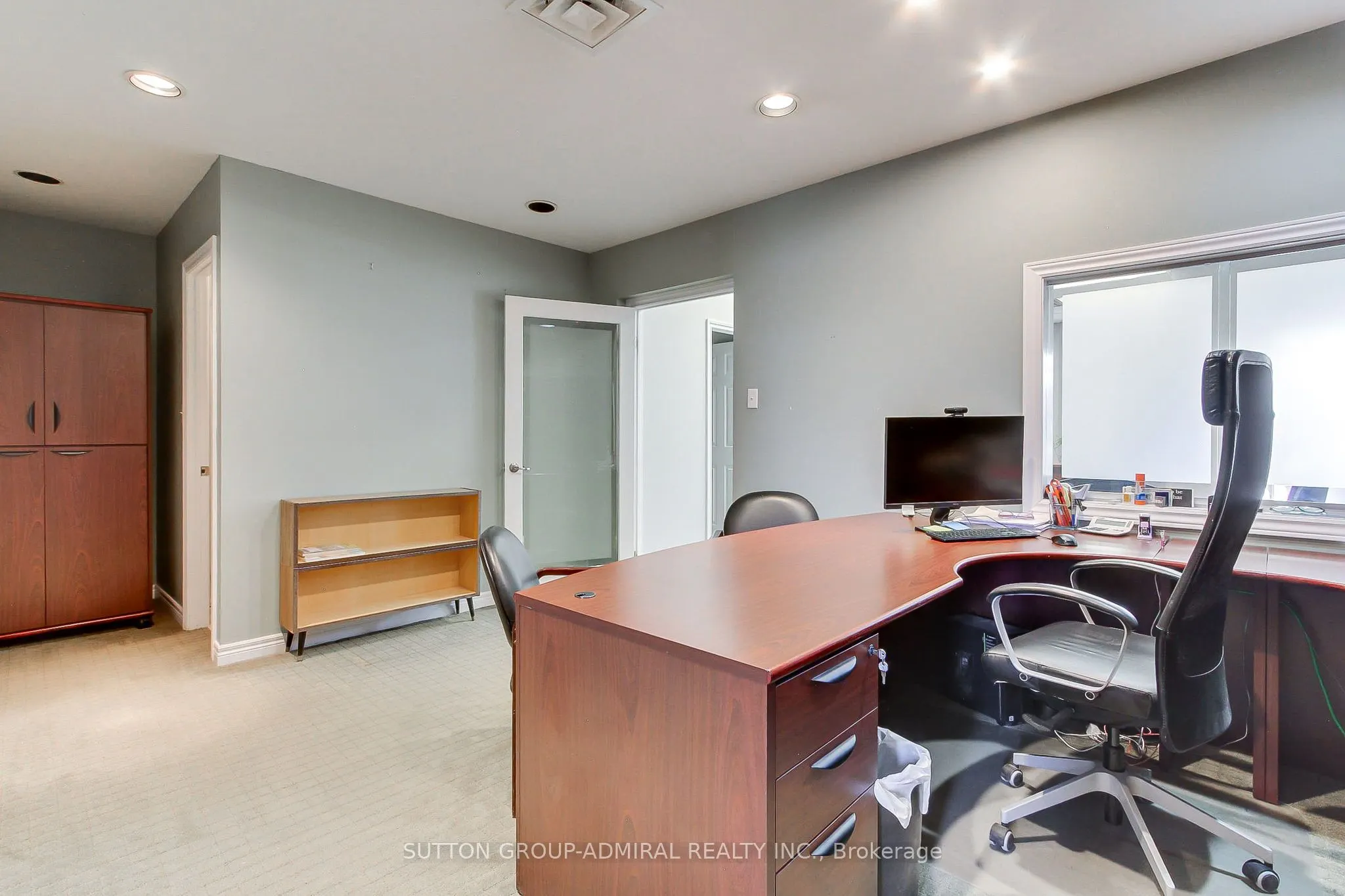 160 Applewood Crescent, #17