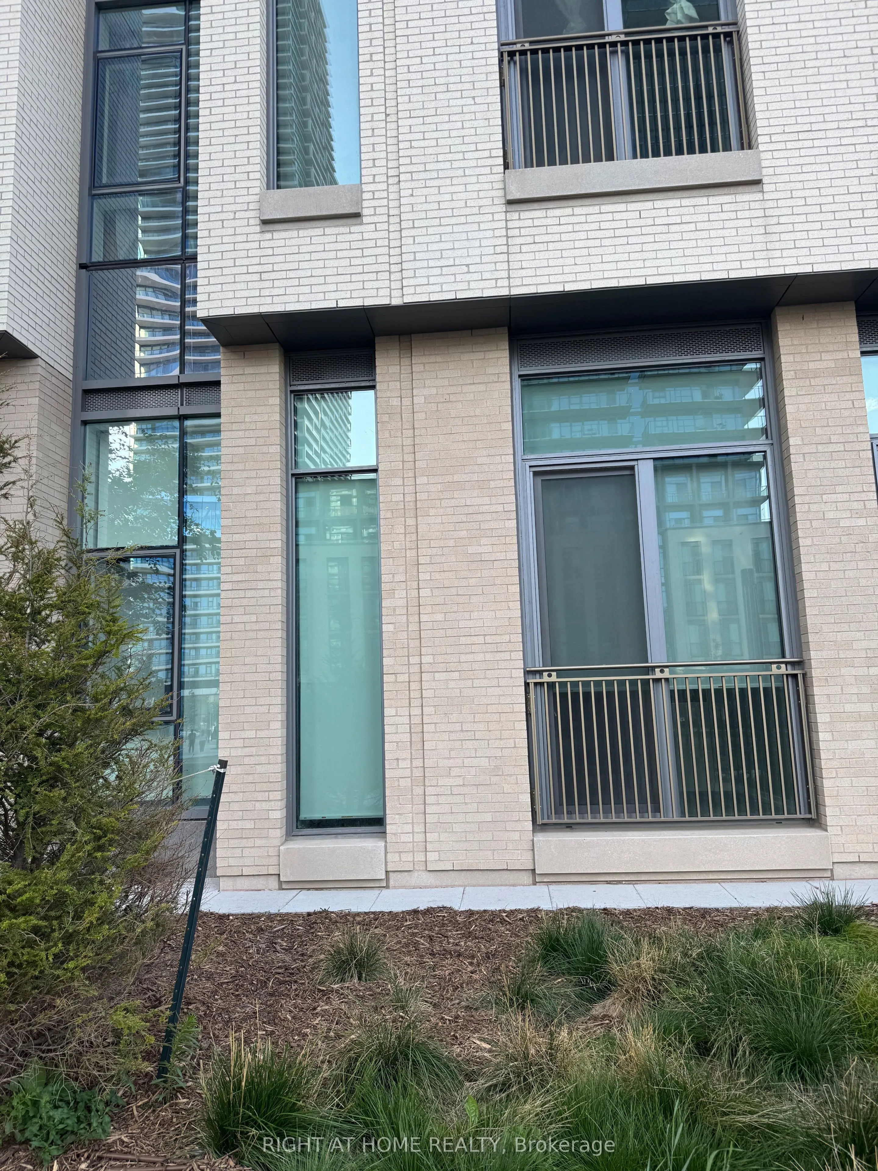 7890 Jane Street, #101