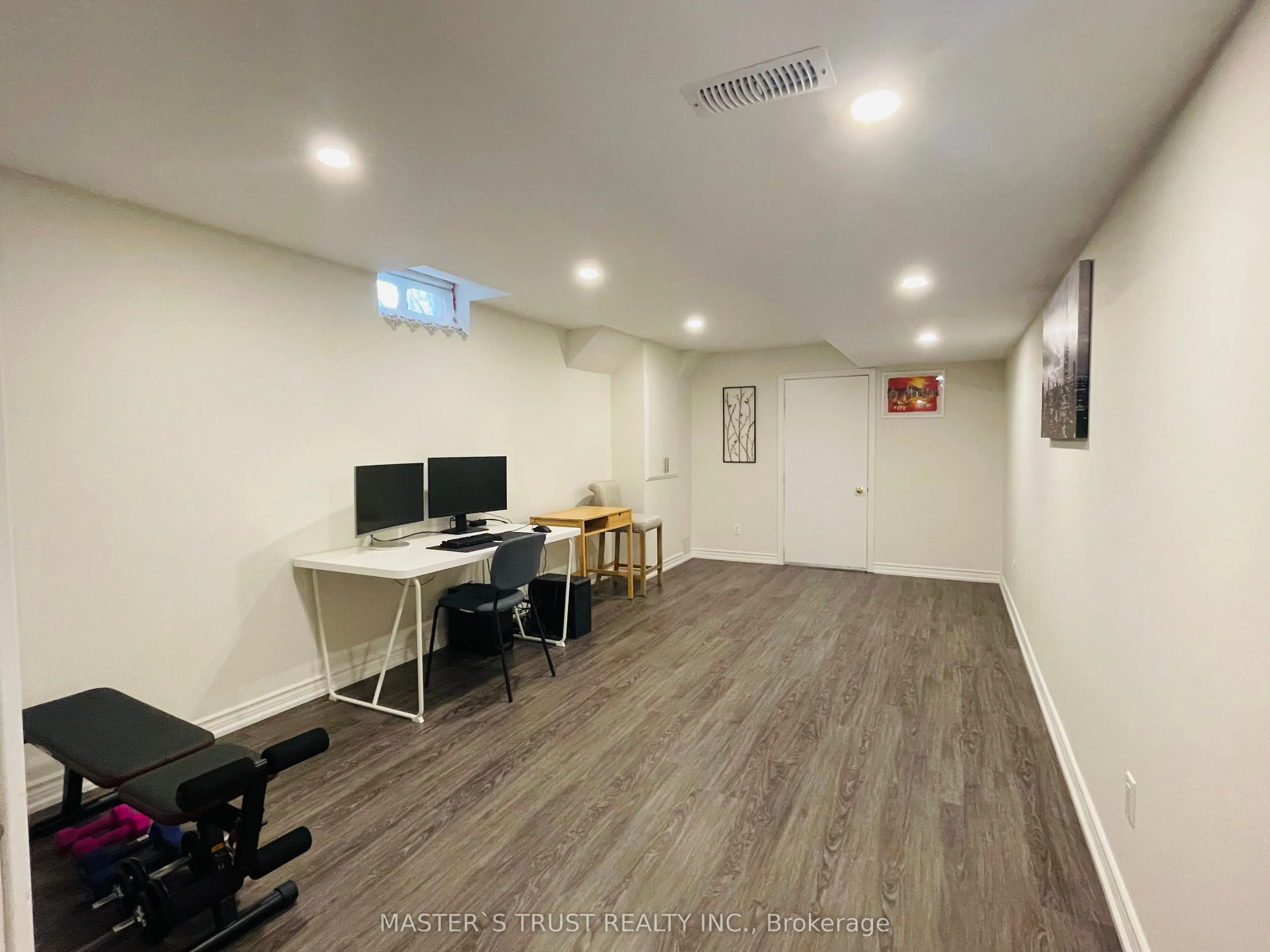 418 The Bridle Walk