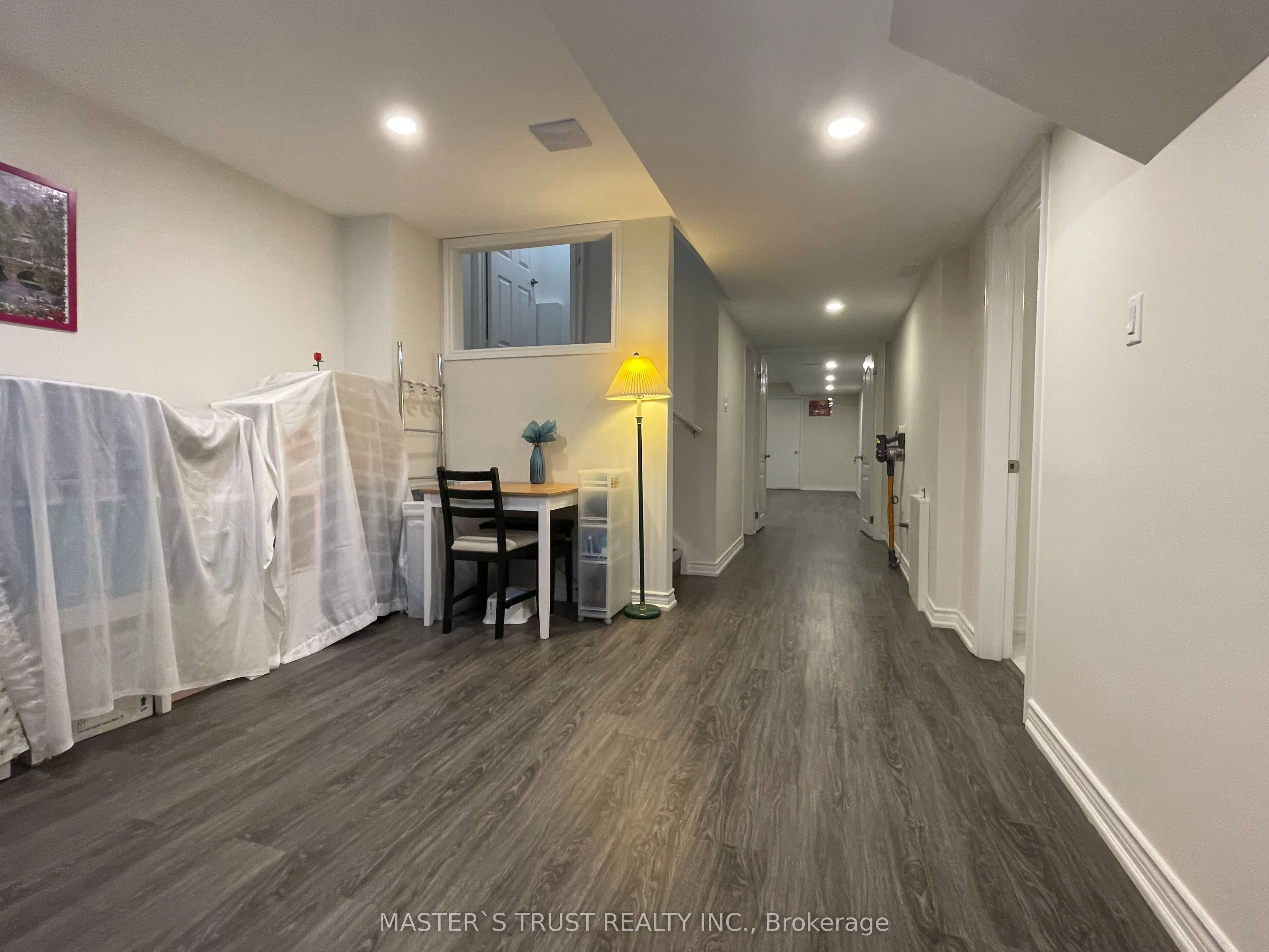418 The Bridle Walk