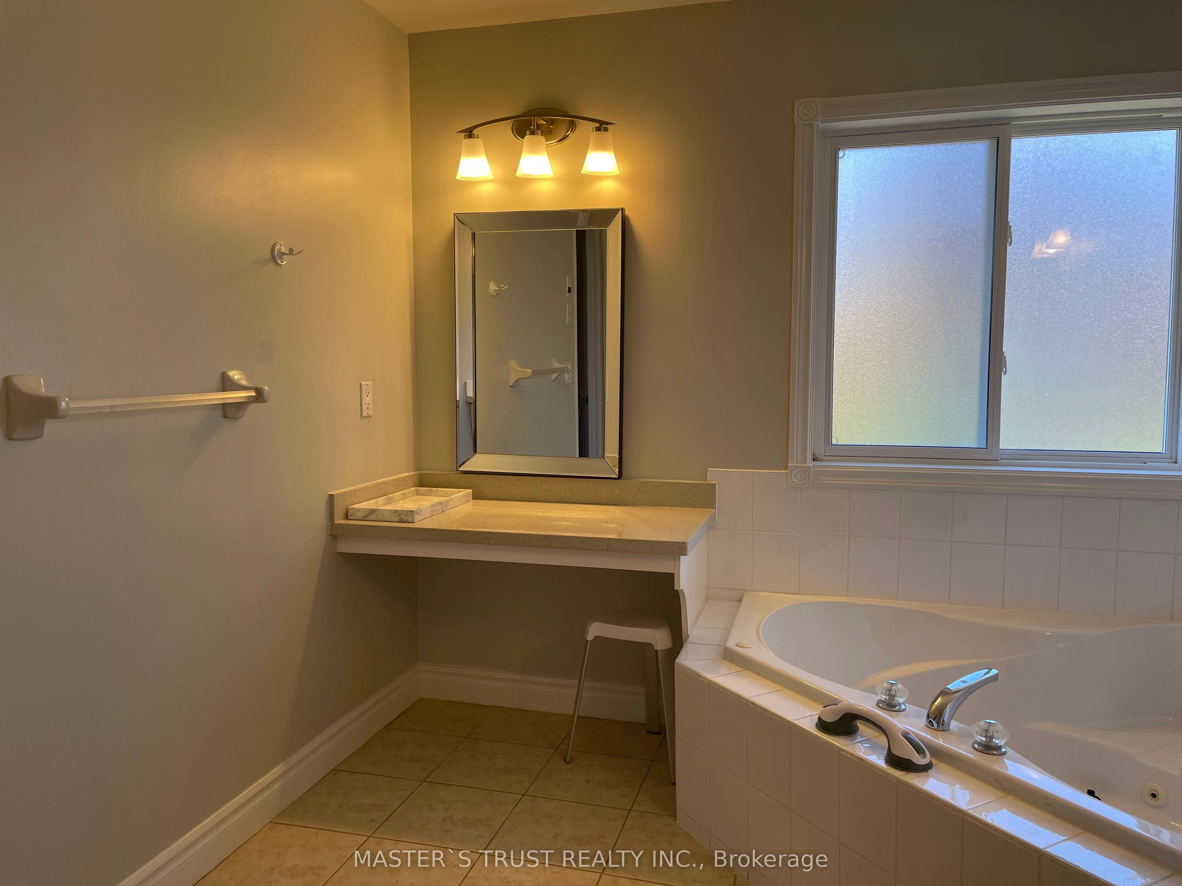 418 The Bridle Walk