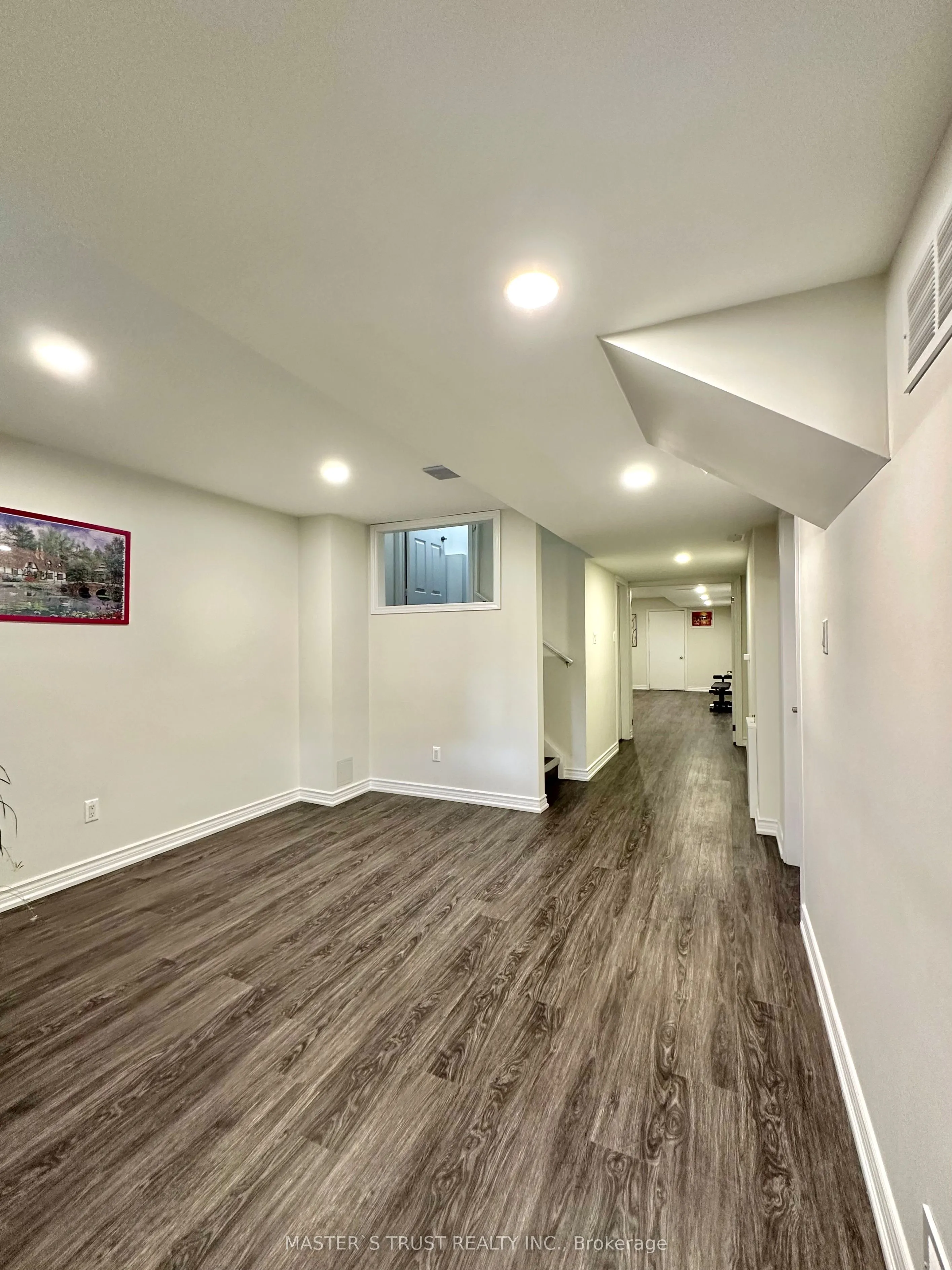 418 The Bridle Walk