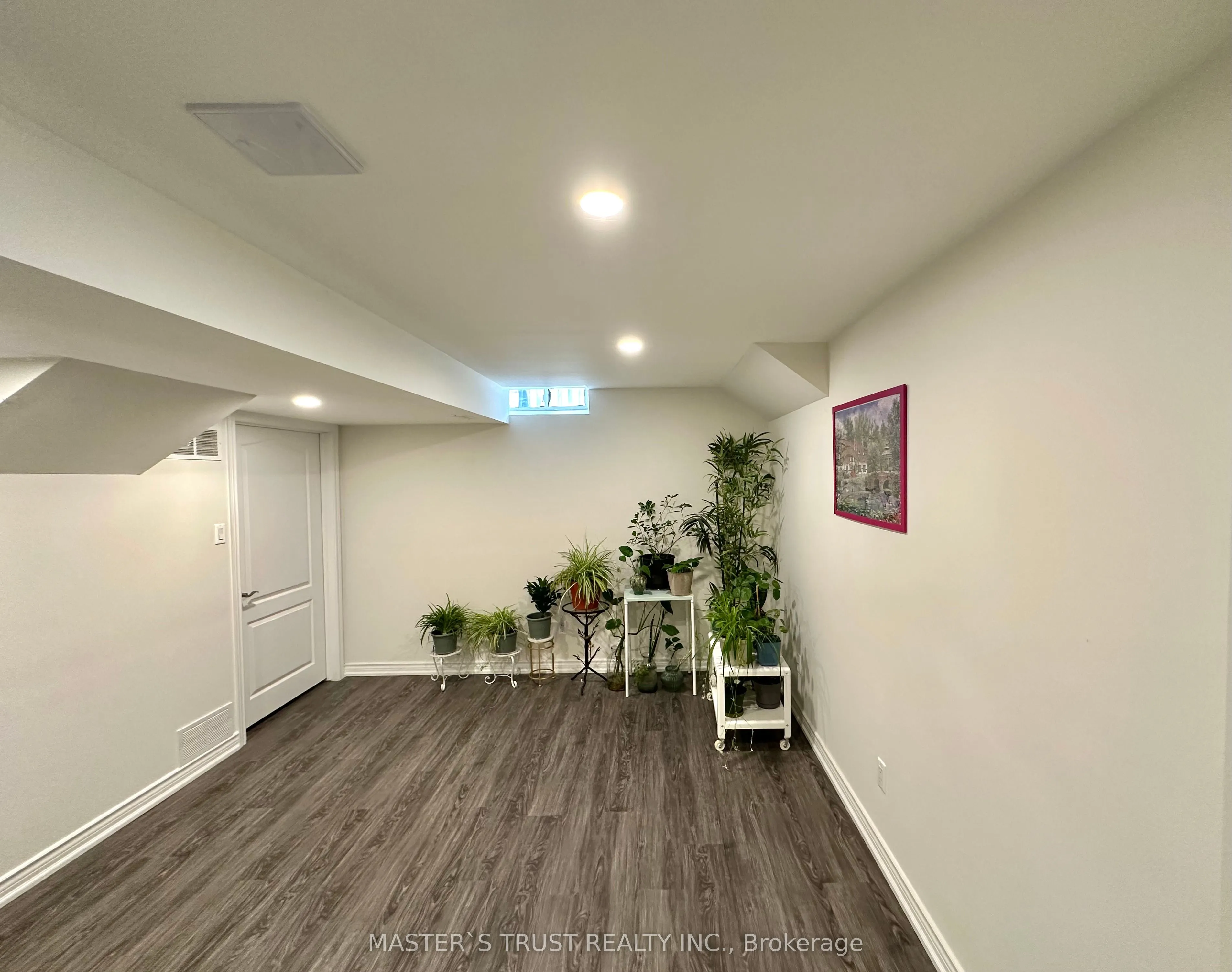 418 The Bridle Walk