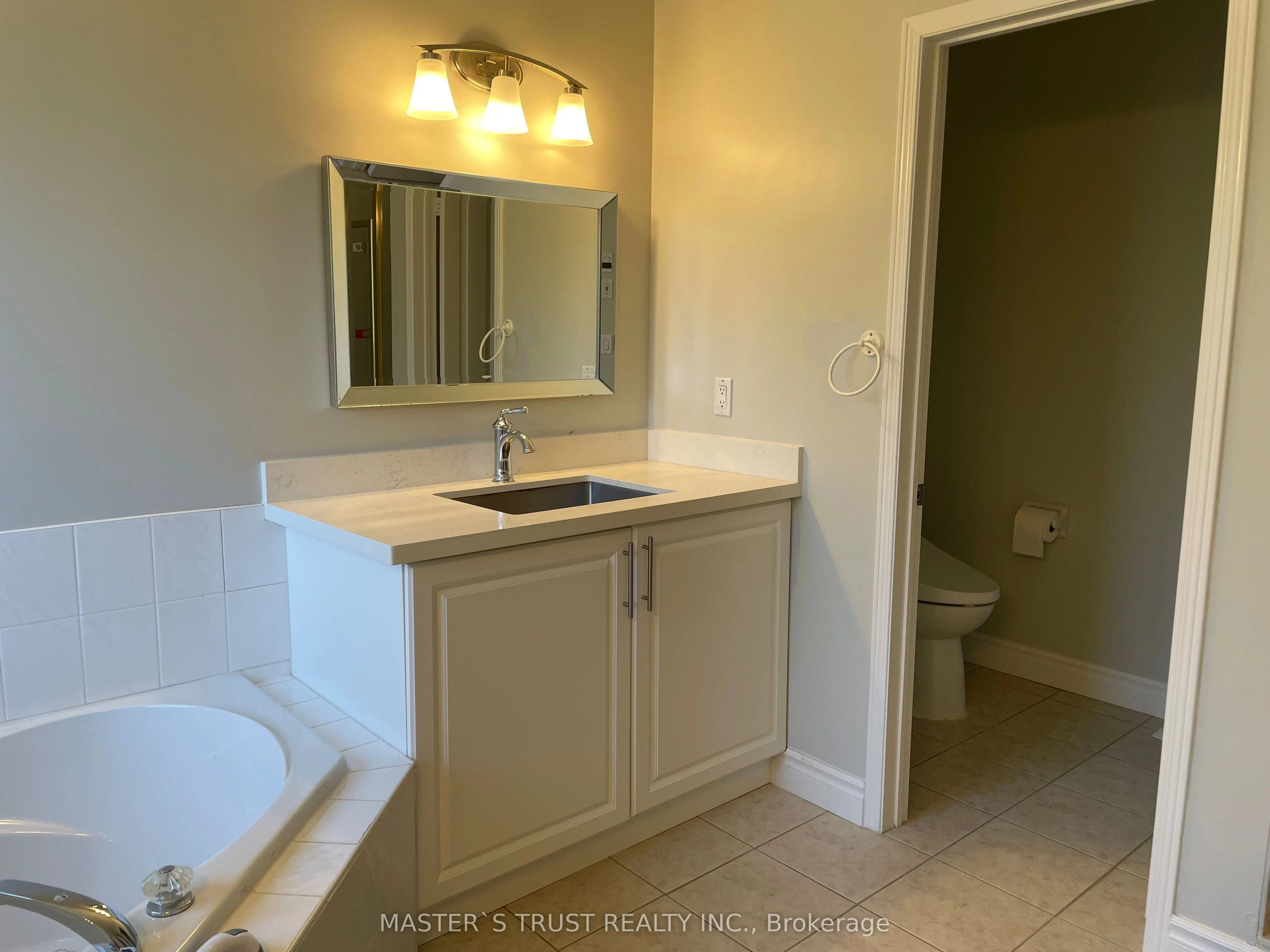 418 The Bridle Walk