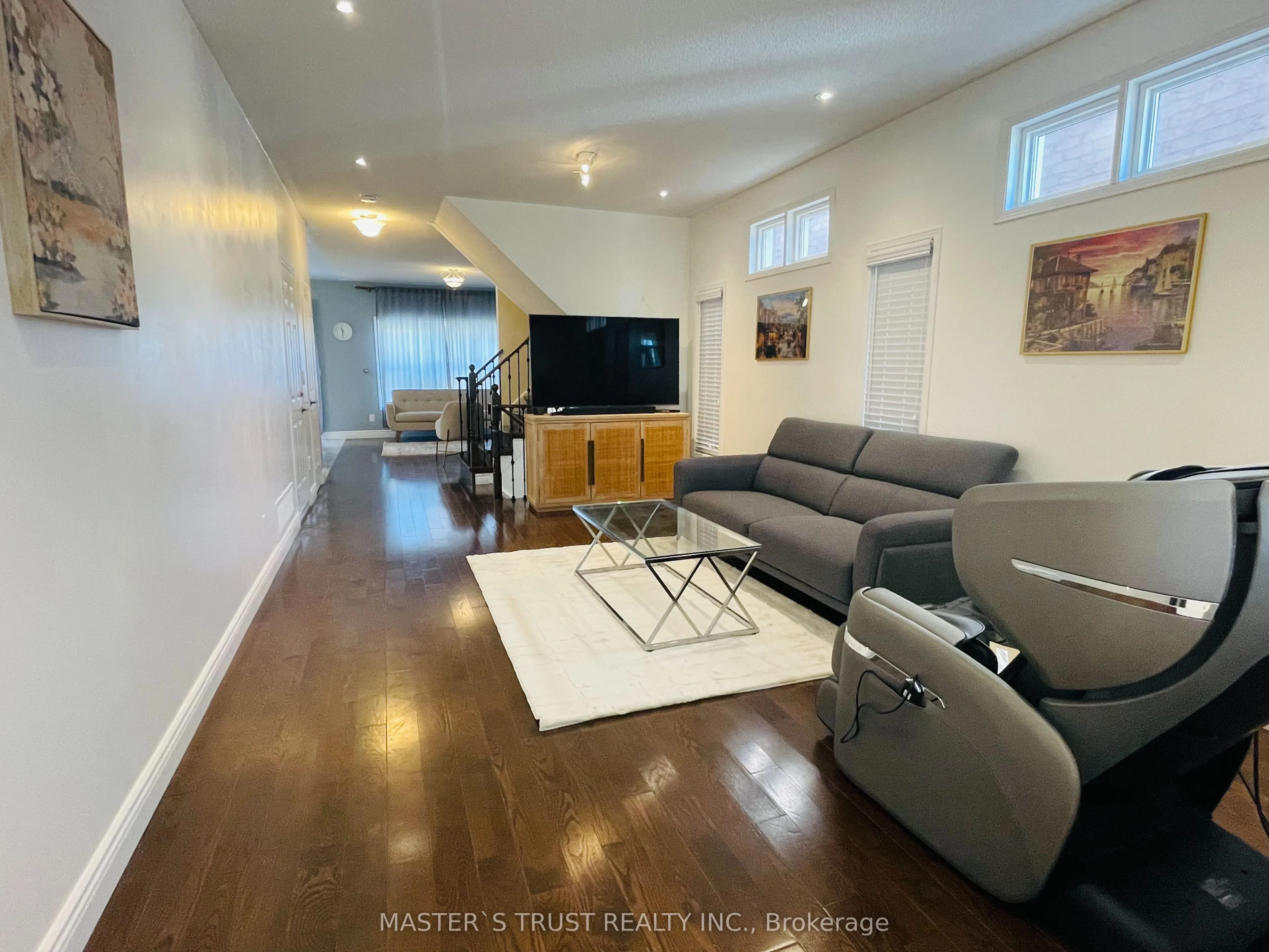 418 The Bridle Walk