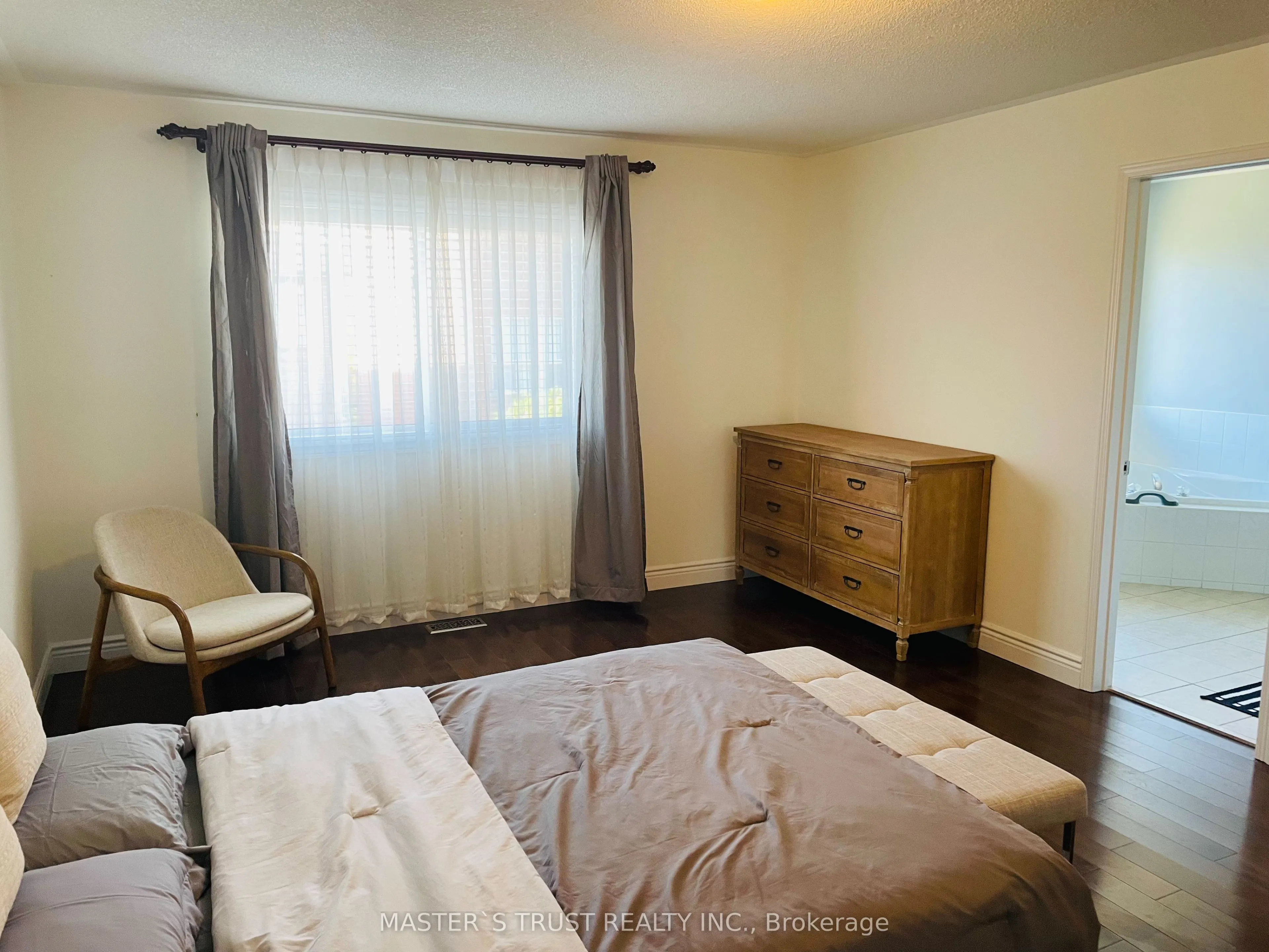 418 The Bridle Walk