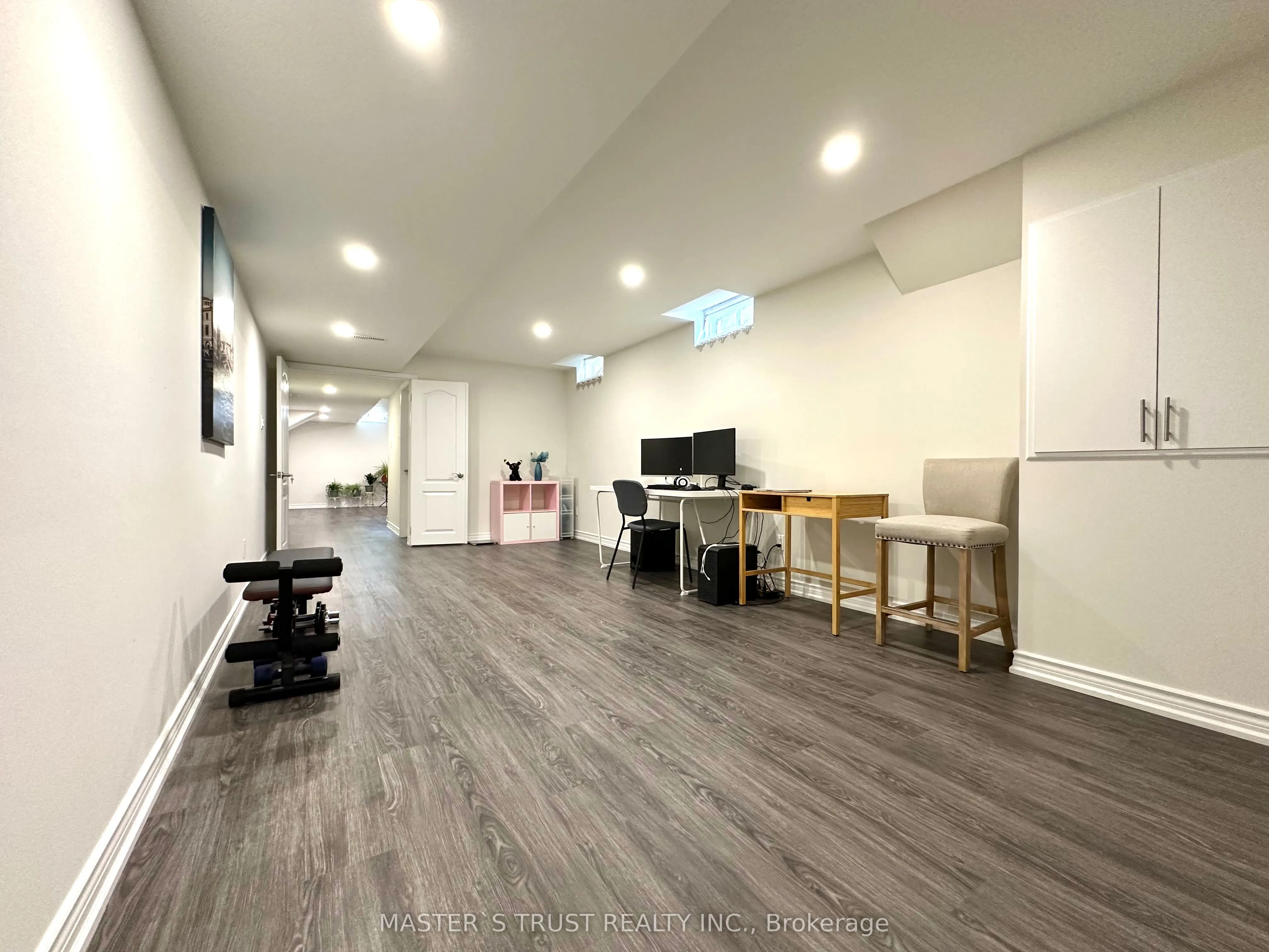 418 The Bridle Walk