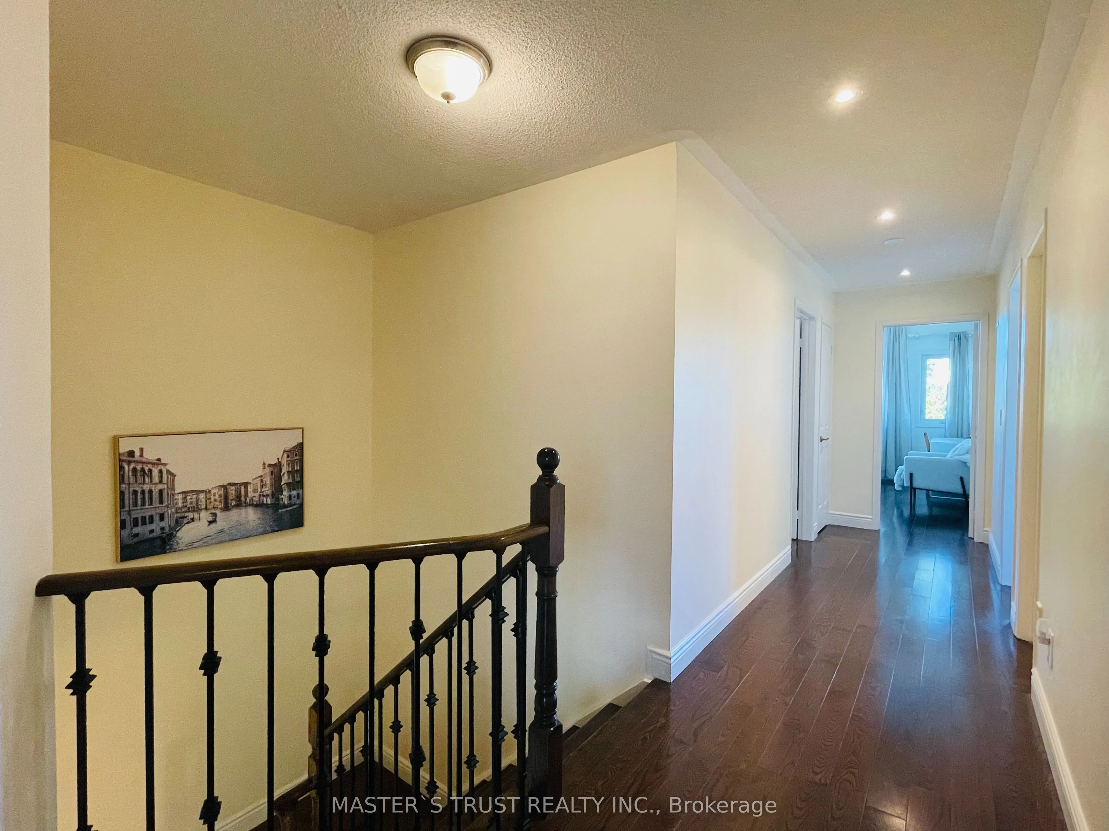418 The Bridle Walk
