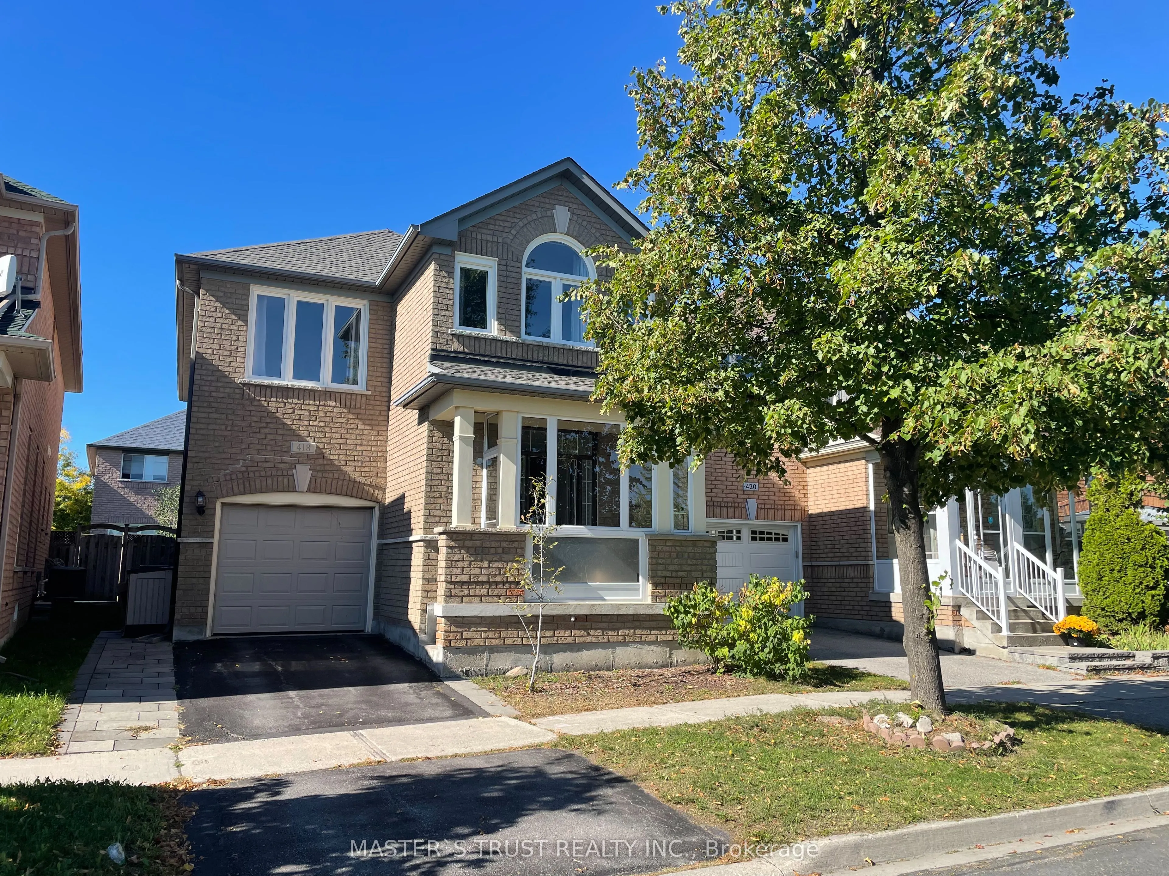 418 The Bridle Walk