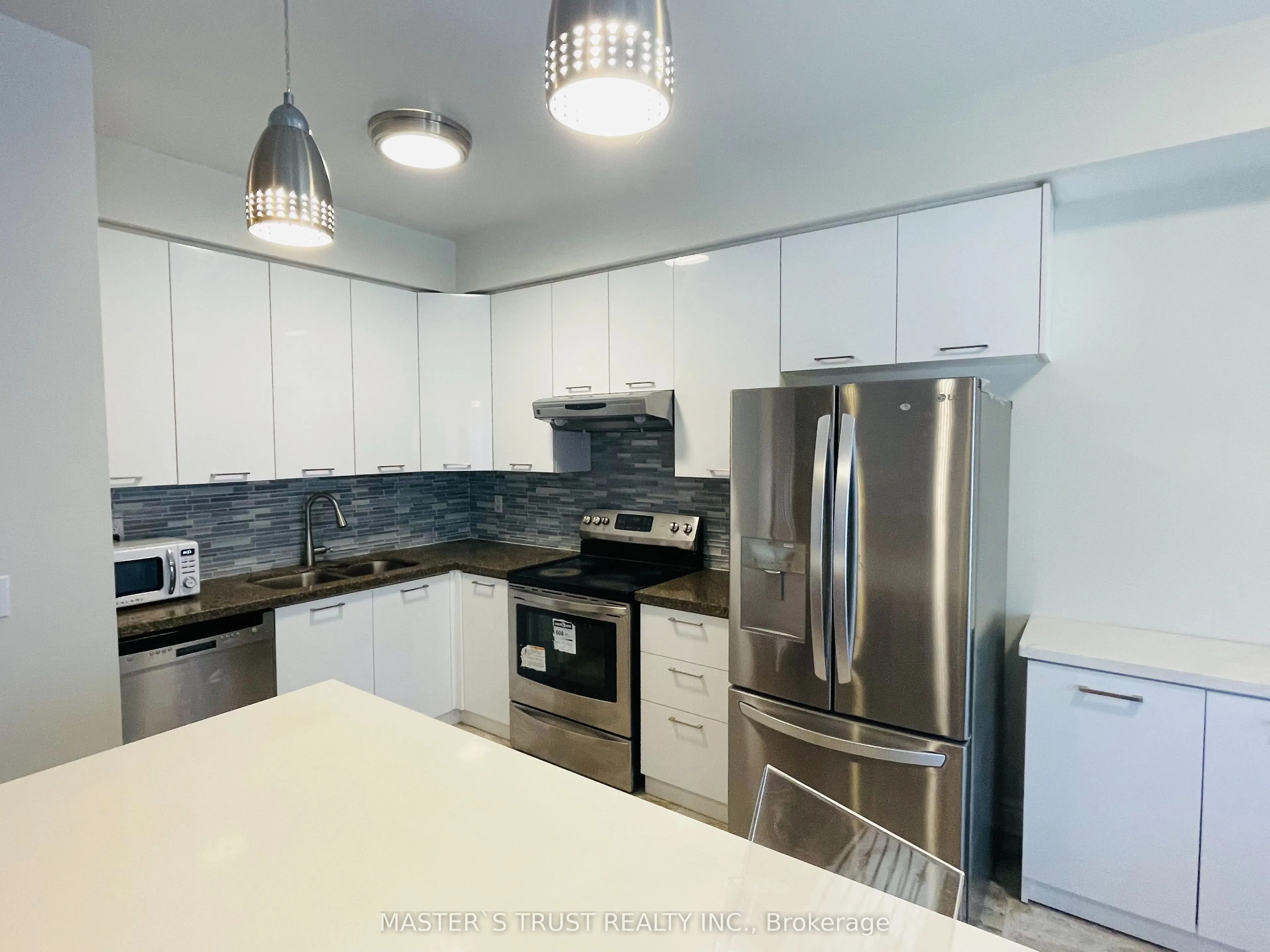 418 The Bridle Walk