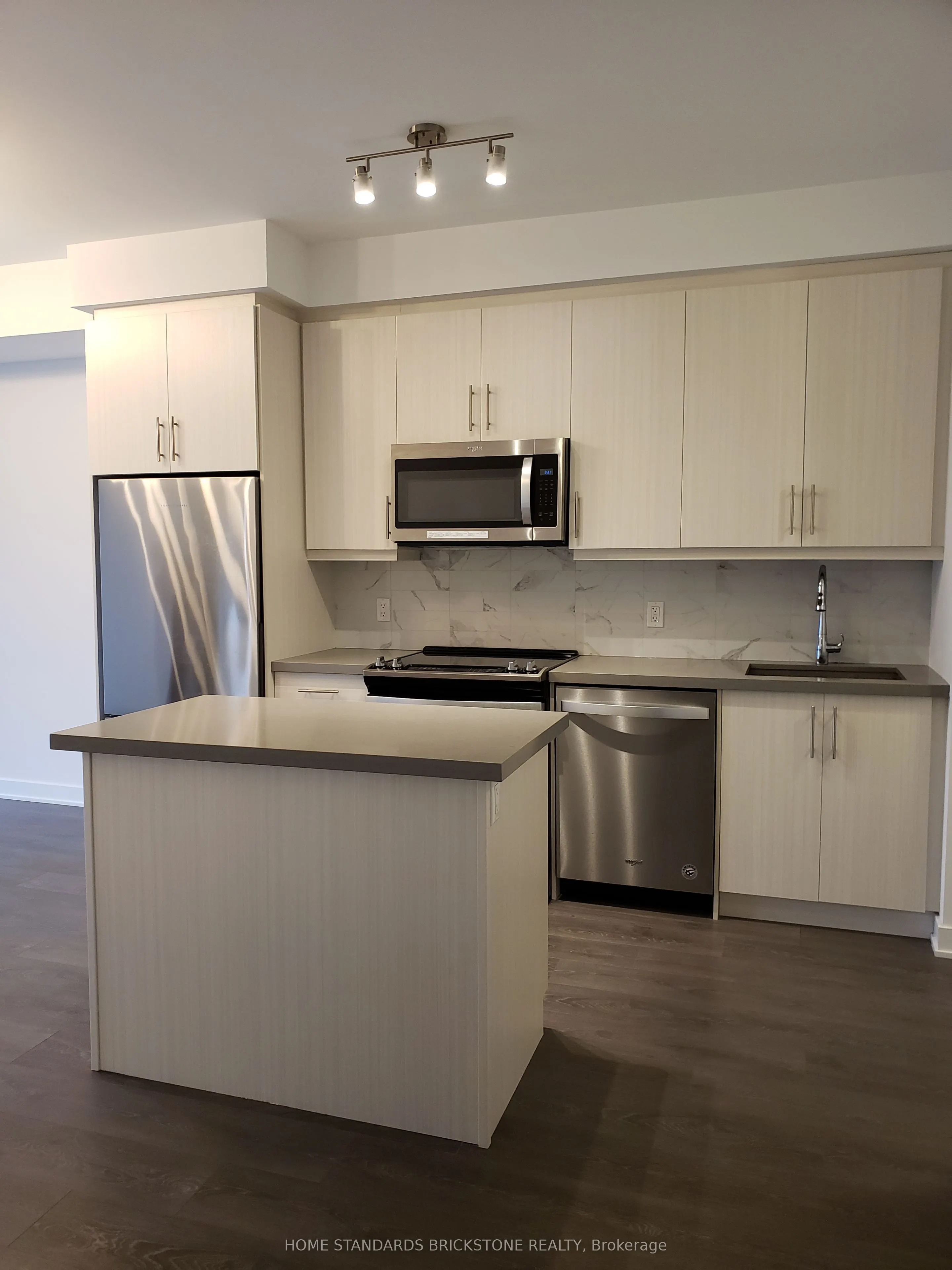 85 Oneida Crescent, #1115