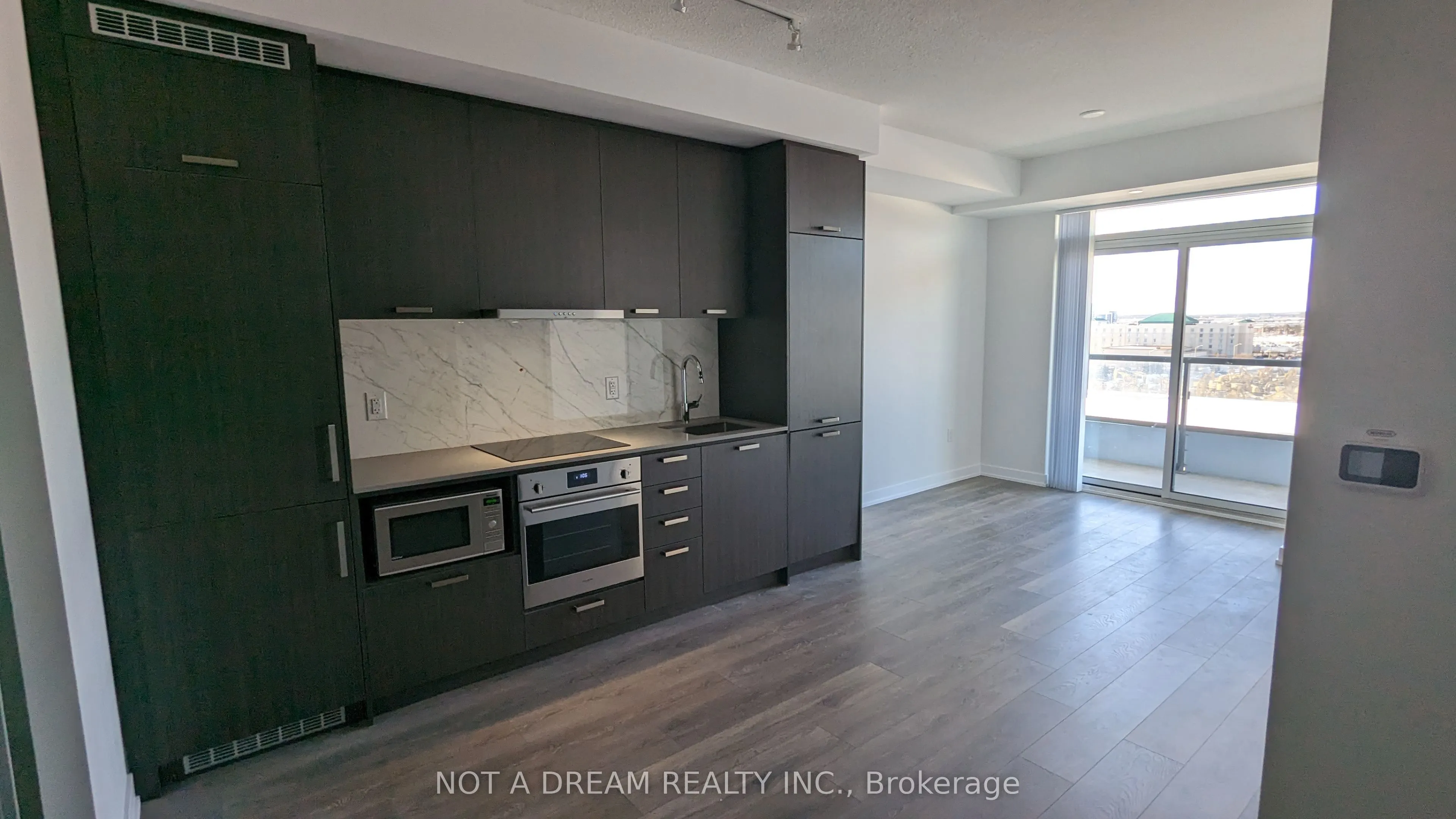 38 Honeycrisp Crescent, #820