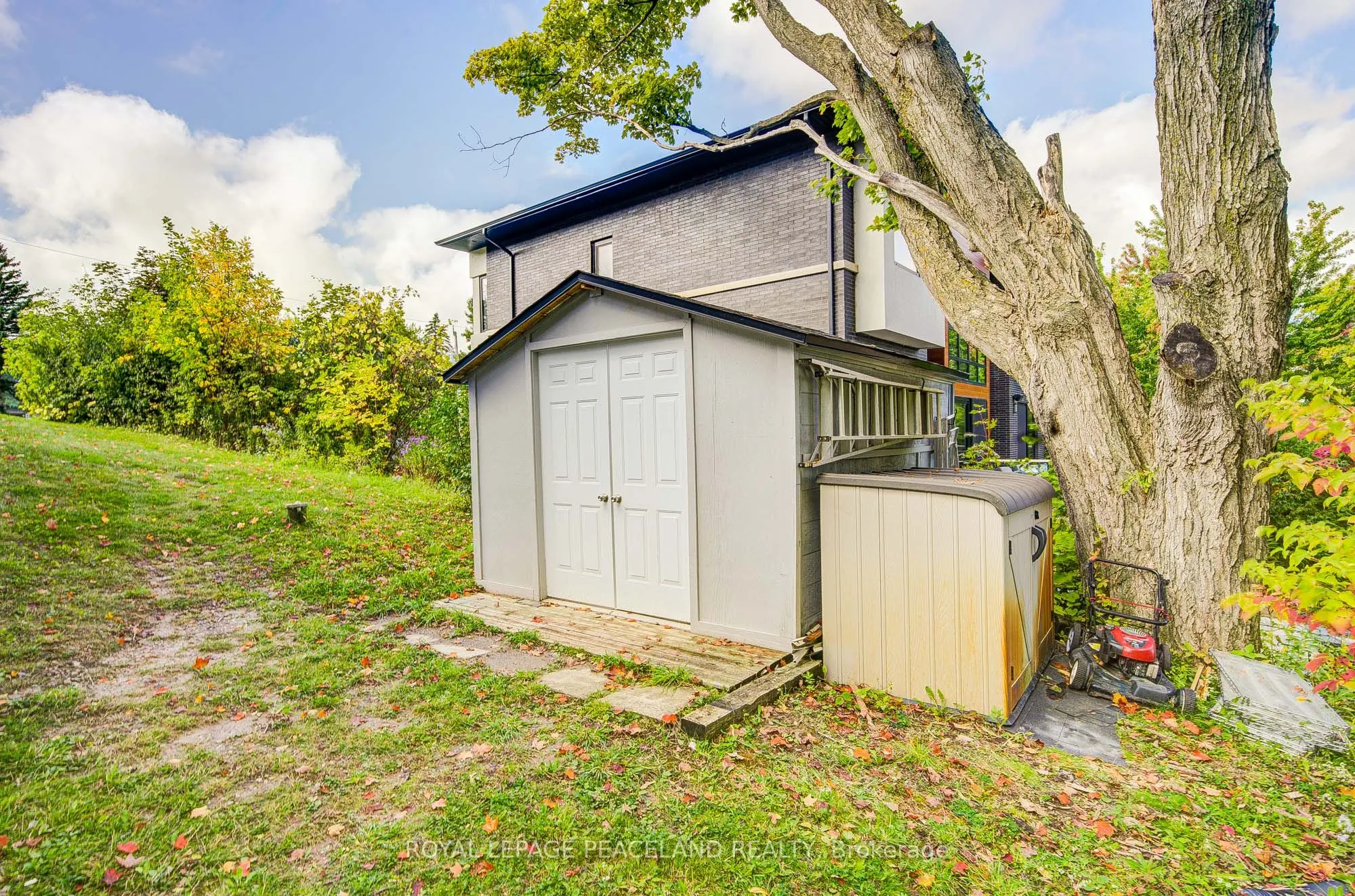 38 Lakeview Avenue