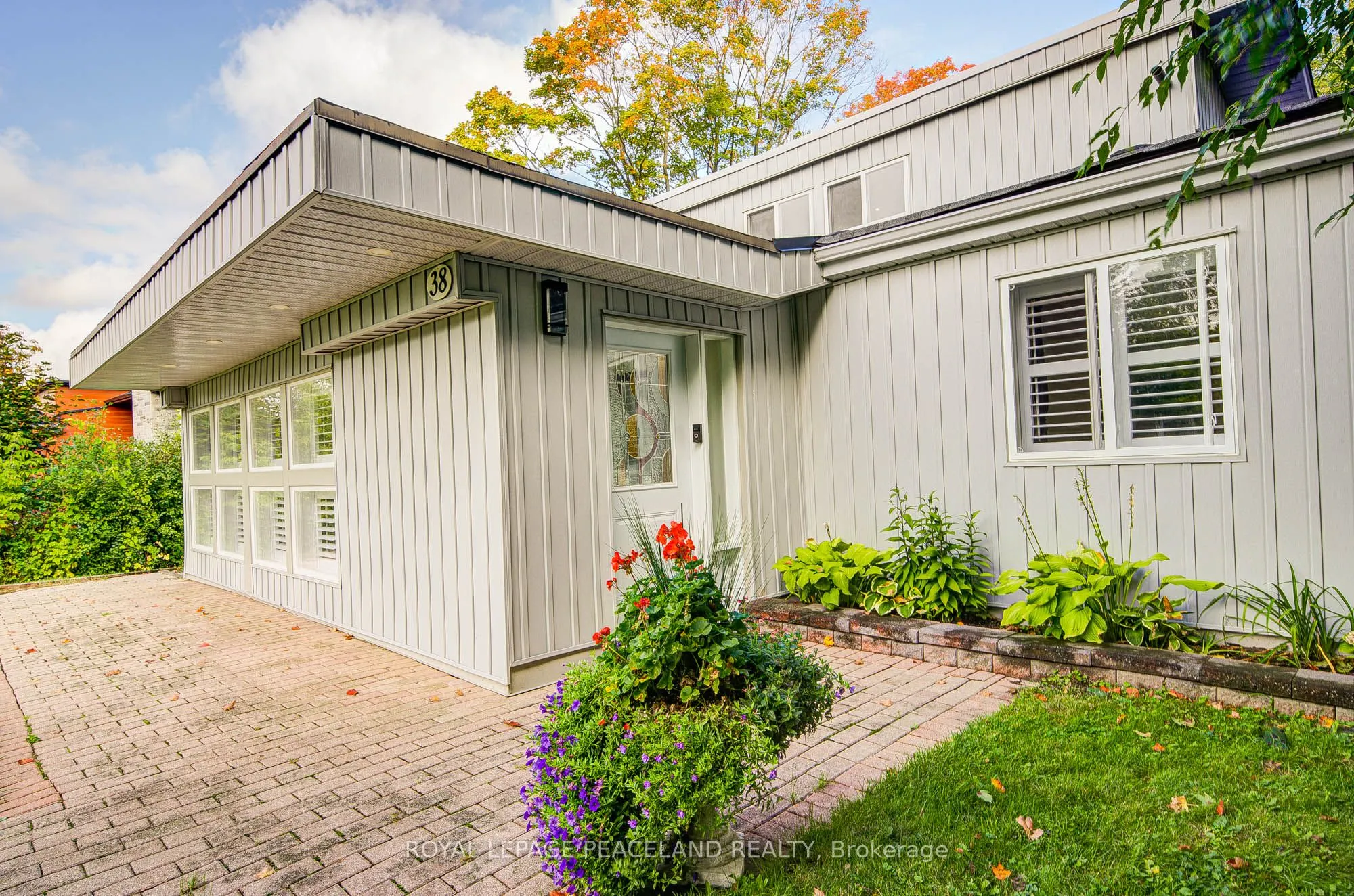 38 Lakeview Avenue