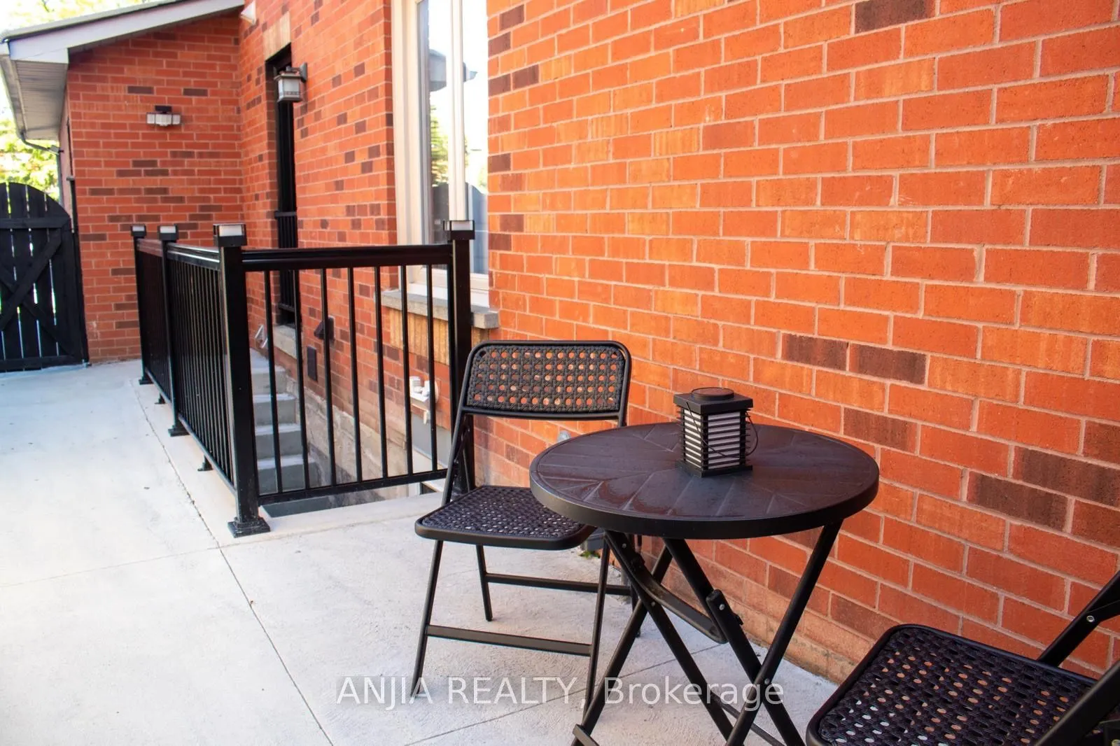 370 Chambers Crescent