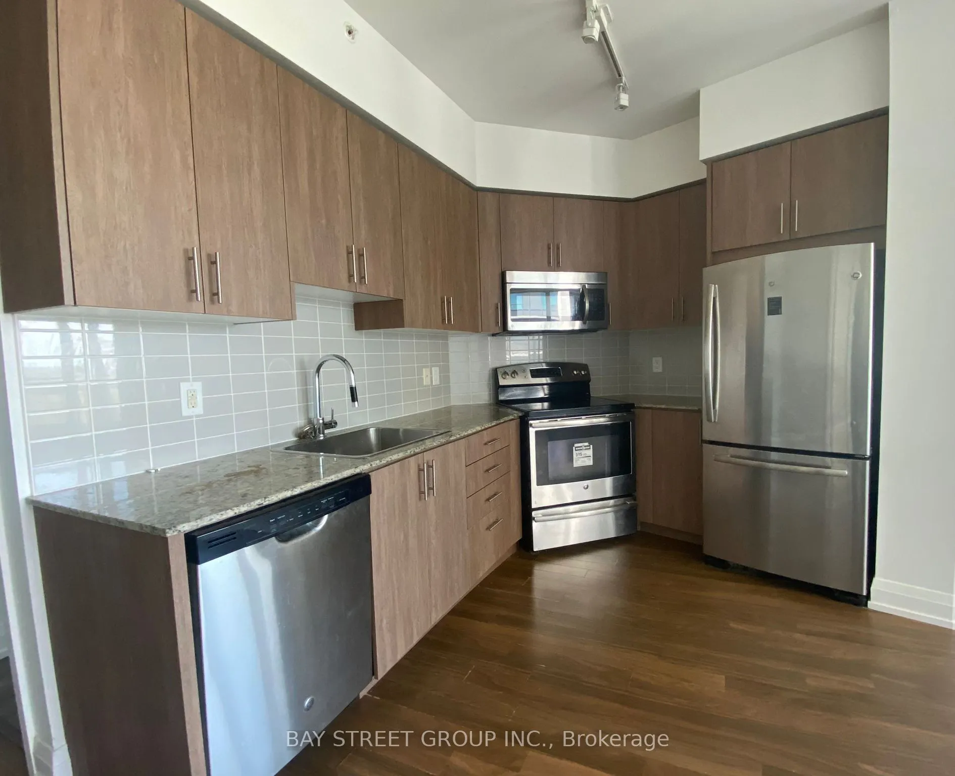 7161 Yonge Street, #2132