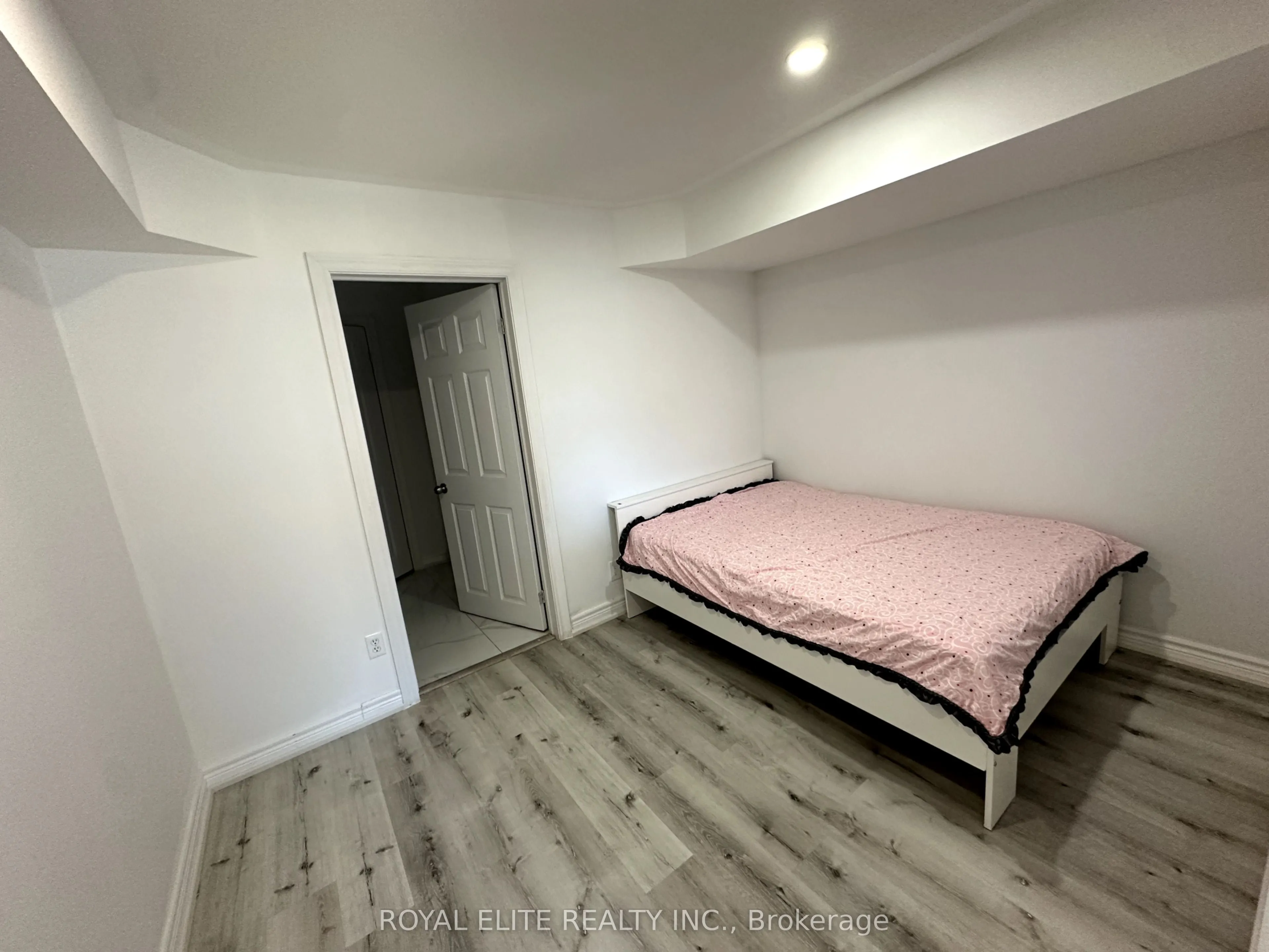 196 Colesbrook Road, #basement