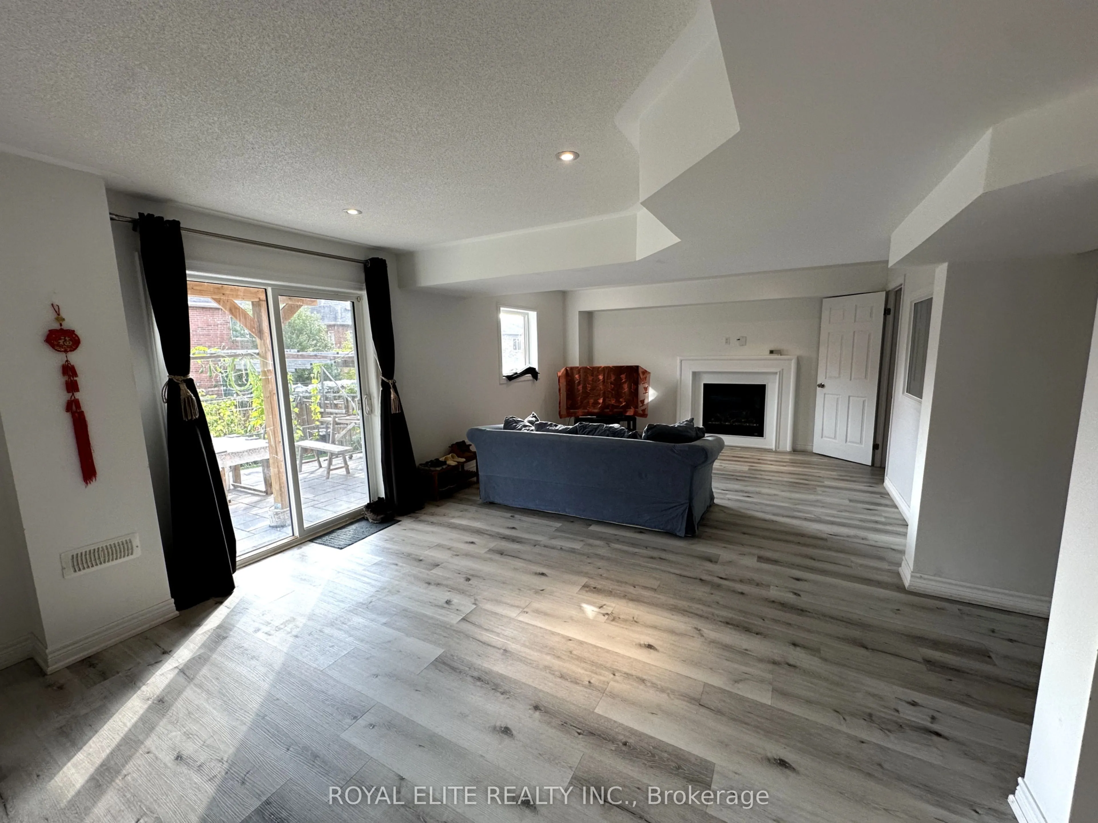 196 Colesbrook Road, #basement