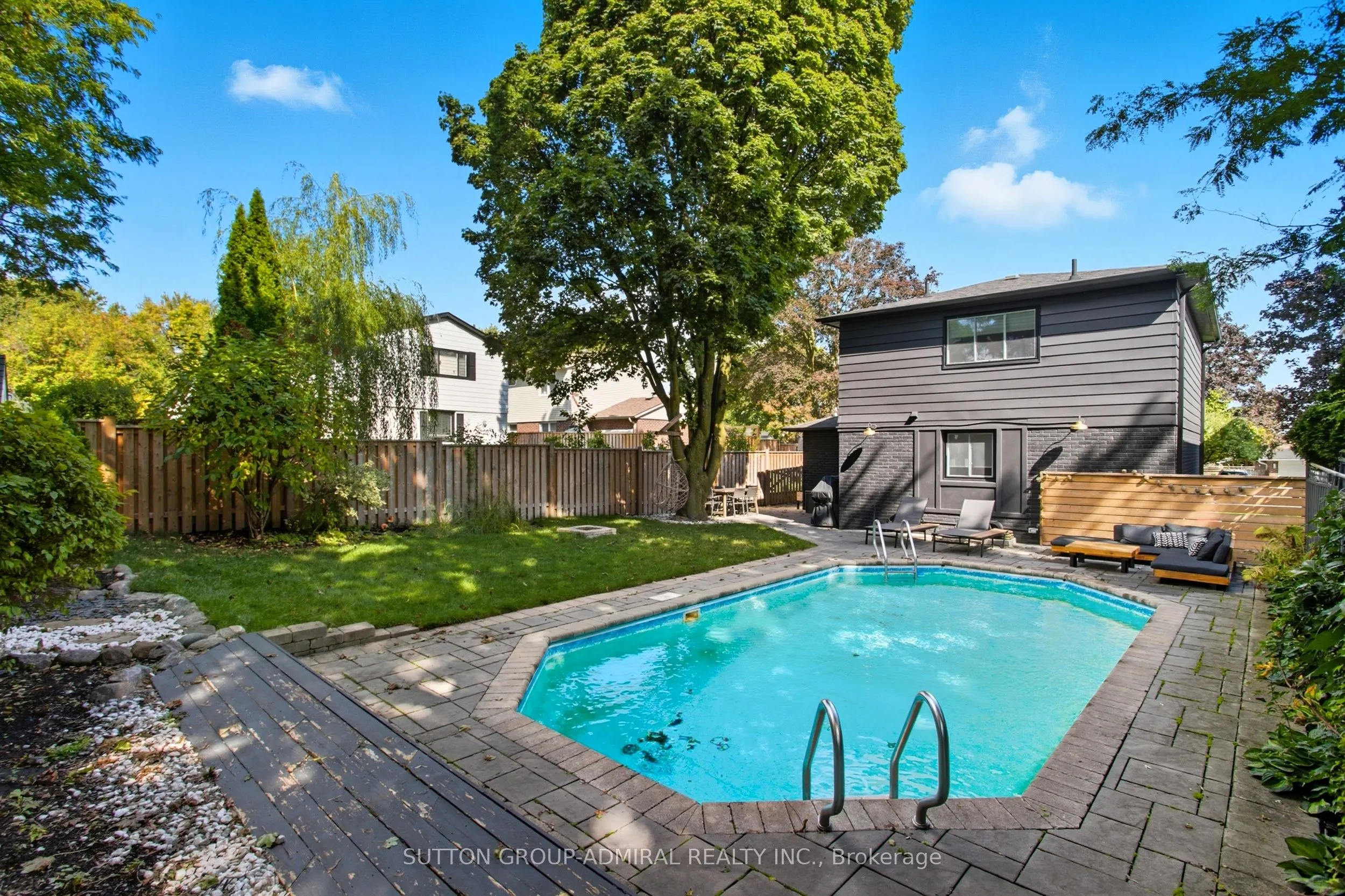 182 Talbot Crescent