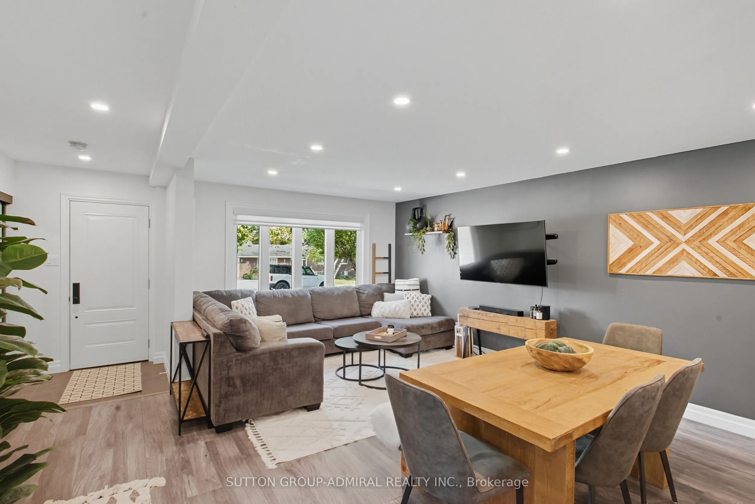 182 Talbot Crescent