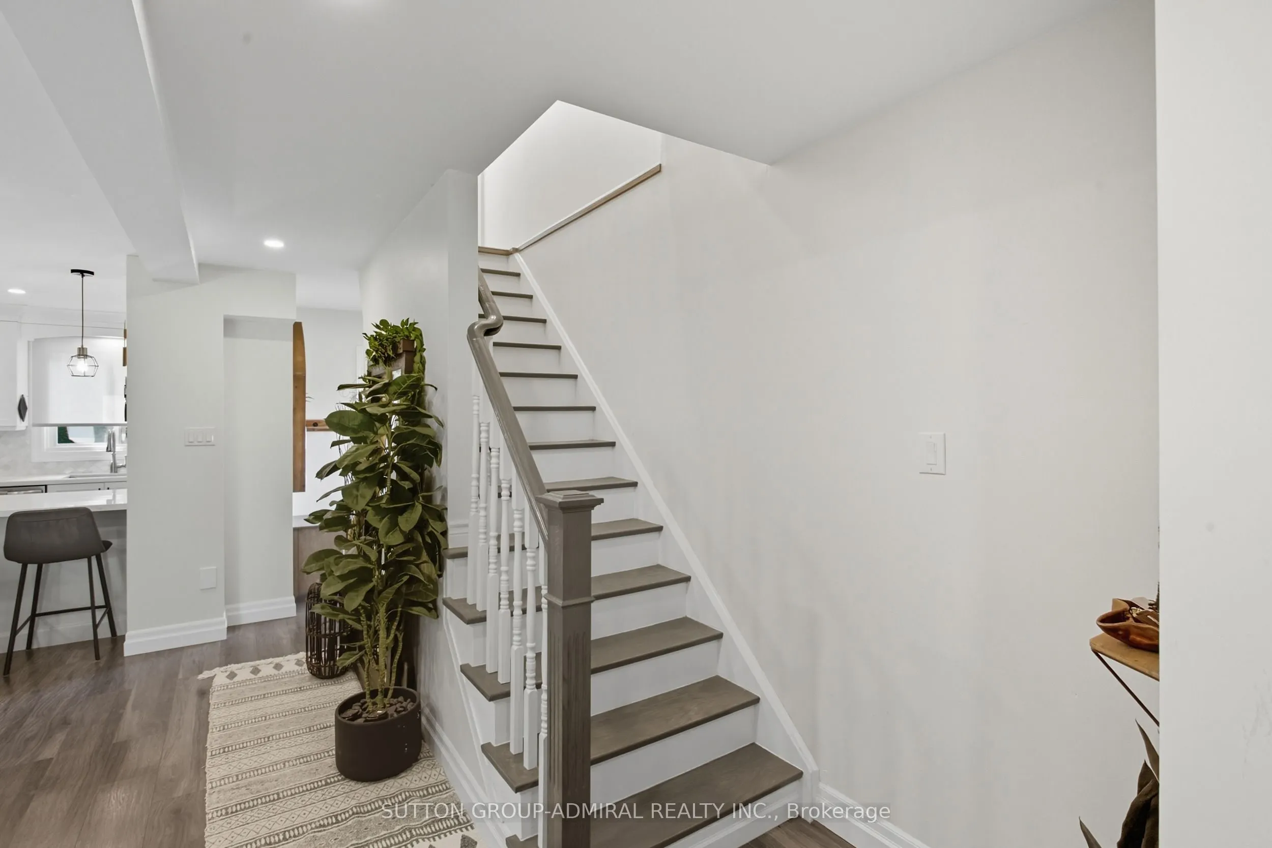 182 Talbot Crescent
